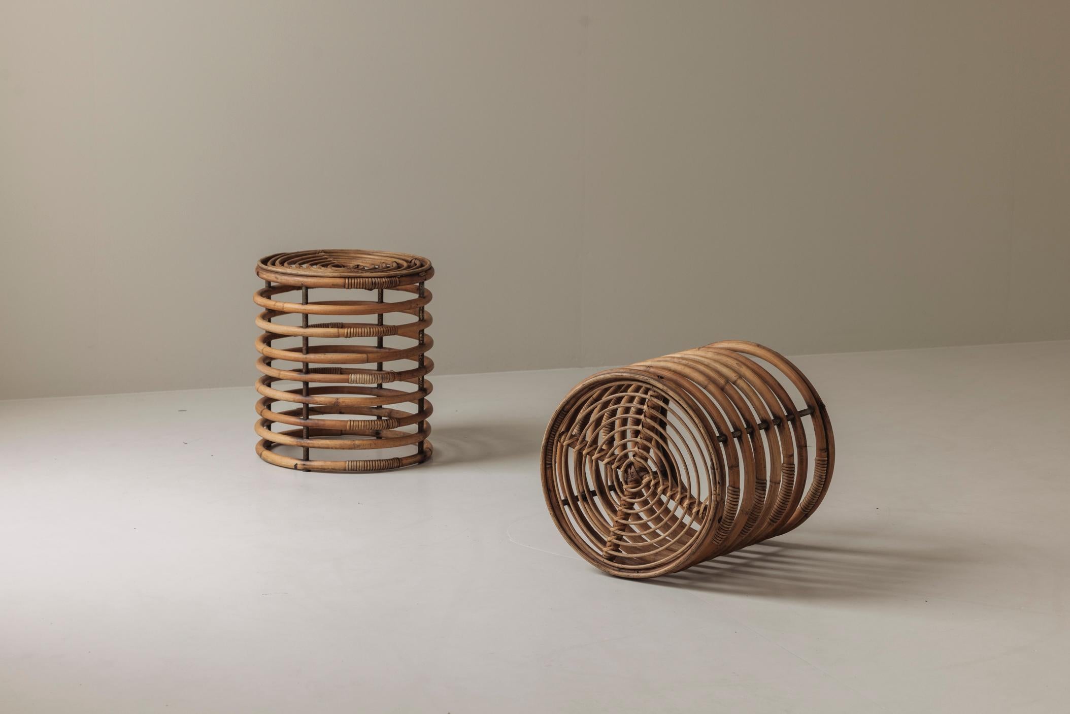 Spiralförmige Rattanhocker im Geiste von Tito Agnoli, Italien 1960er Jahre. im Angebot 3