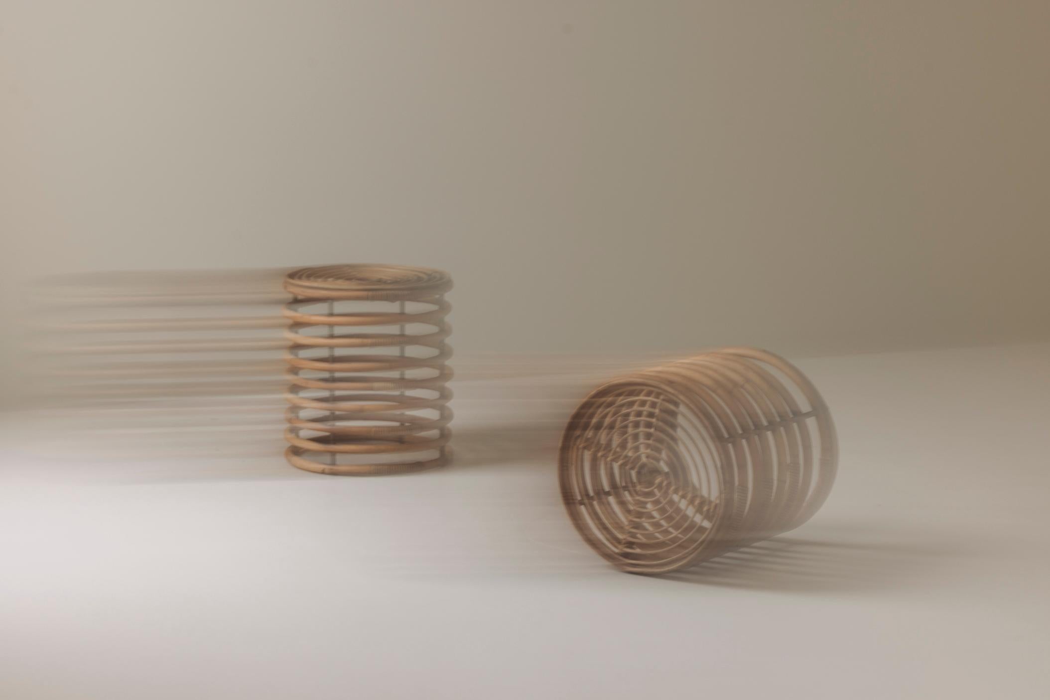 Spiralförmige Rattanhocker im Geiste von Tito Agnoli, Italien 1960er Jahre. im Angebot 5