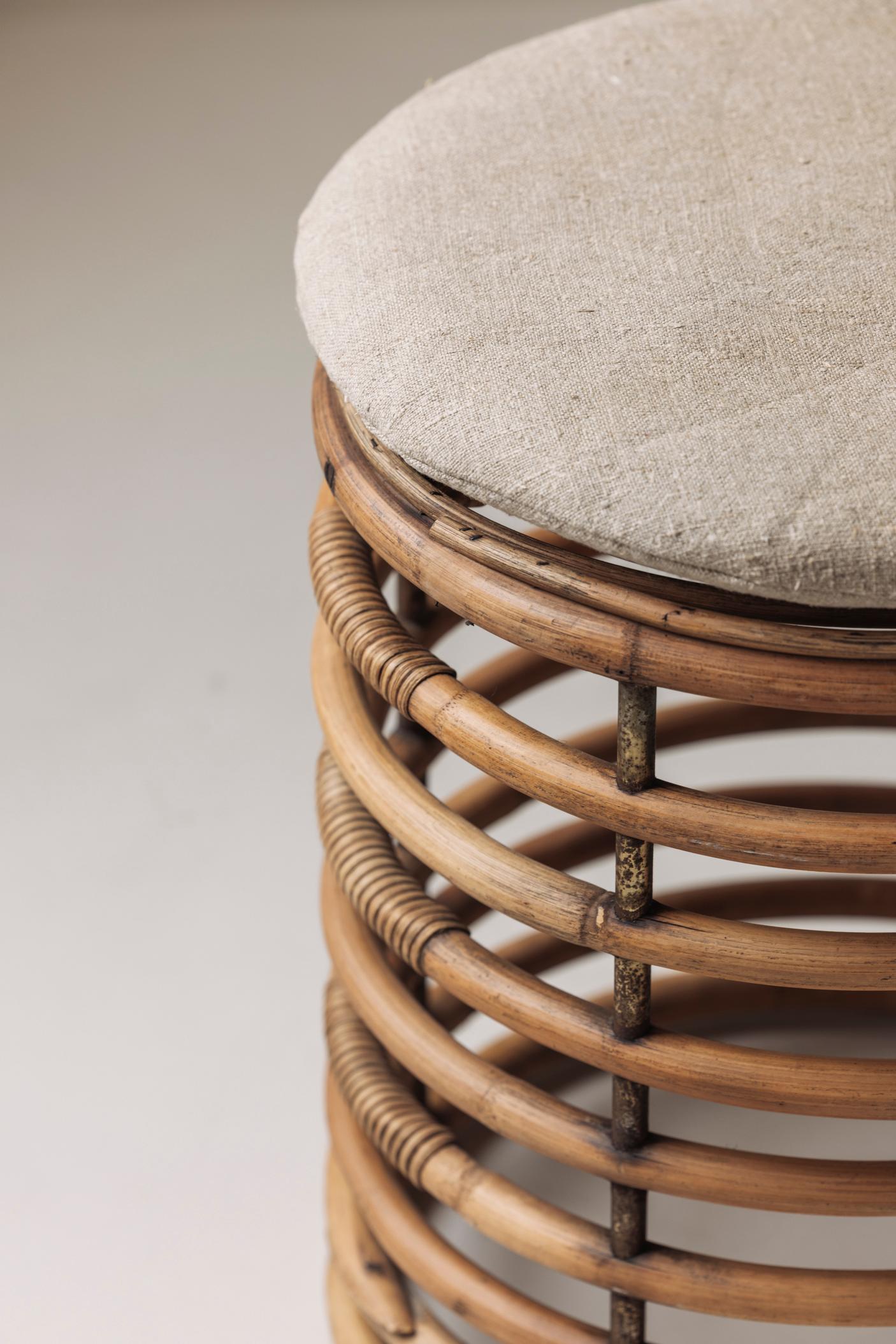 Spiralförmige Rattanhocker im Geiste von Tito Agnoli, Italien 1960er Jahre. im Zustand „Gut“ im Angebot in Antwerp, BE