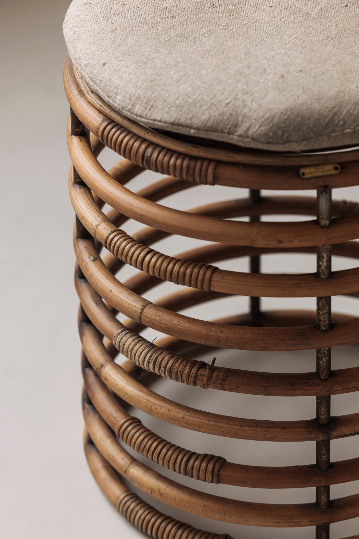 Spiralförmige Rattanhocker im Geiste von Tito Agnoli, Italien 1960er Jahre. im Angebot 1