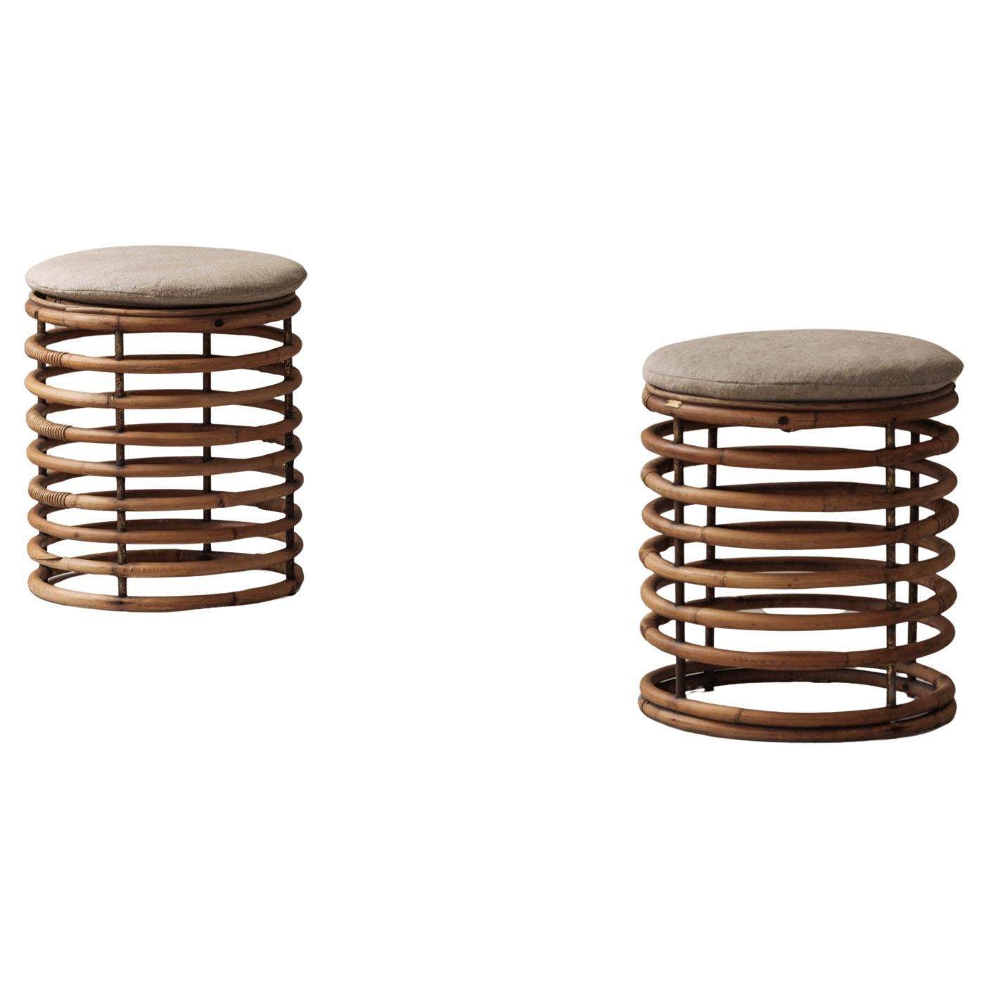 Spiralförmige Rattanhocker im Geiste von Tito Agnoli, Italien 1960er Jahre. im Angebot