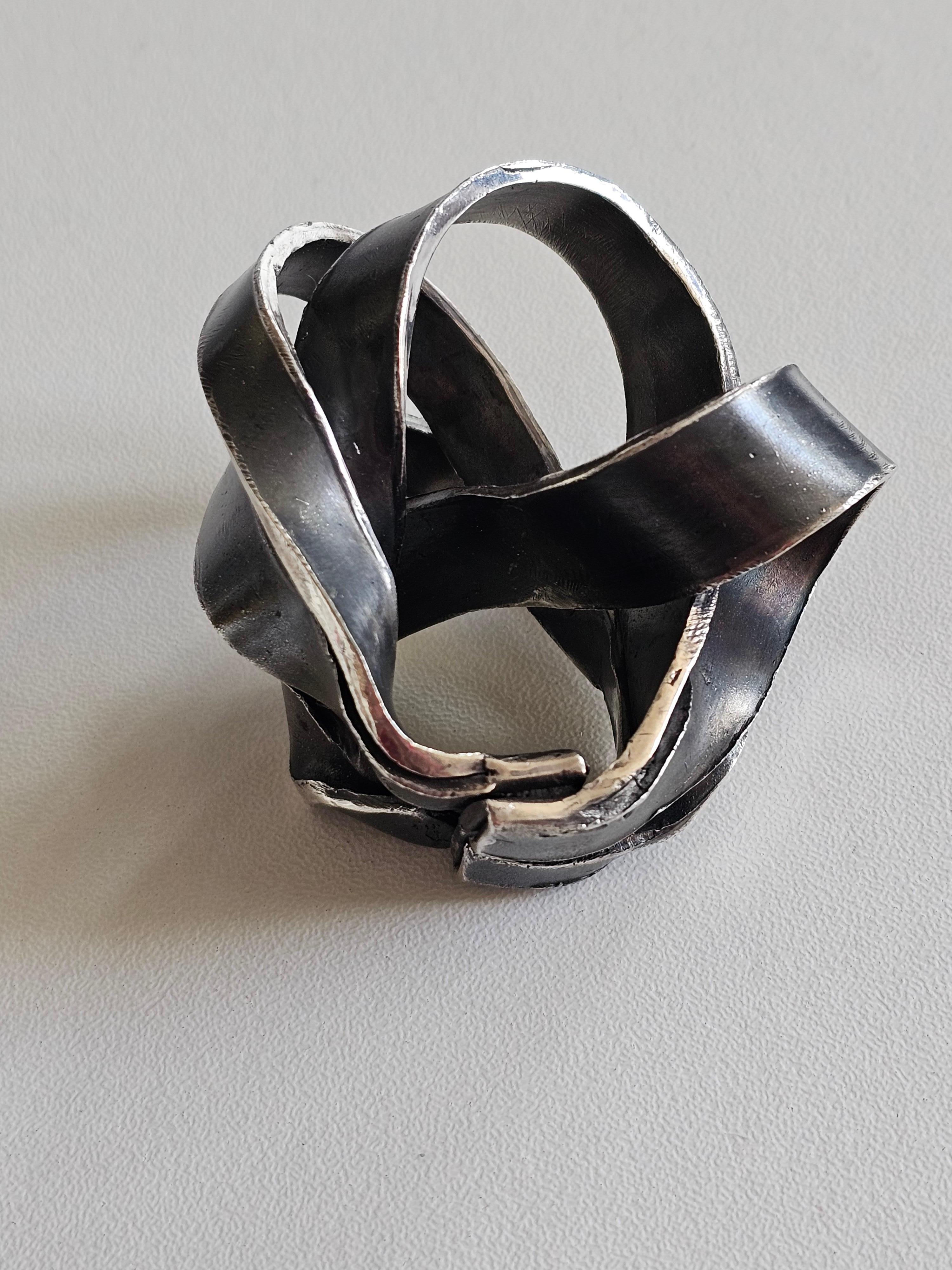 Alina Alamorean Anello a cupola scultoreo contemporaneo a spirale A. Silver in vendita 1