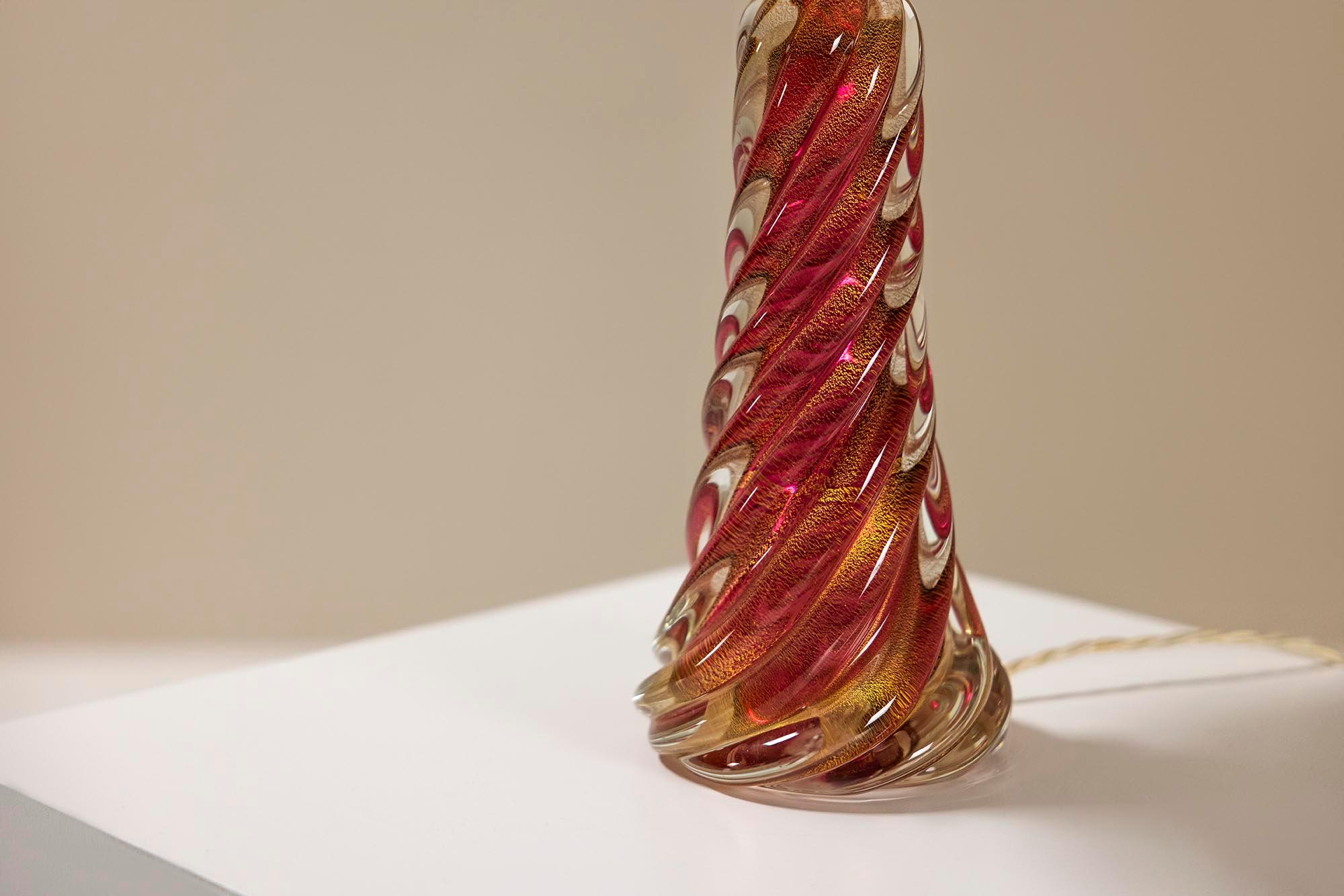 Spiral Shaped Table Lamp in Pink-Colored Murano Glass, Italy 1950s In Good Condition For Sale In Hellouw, NL