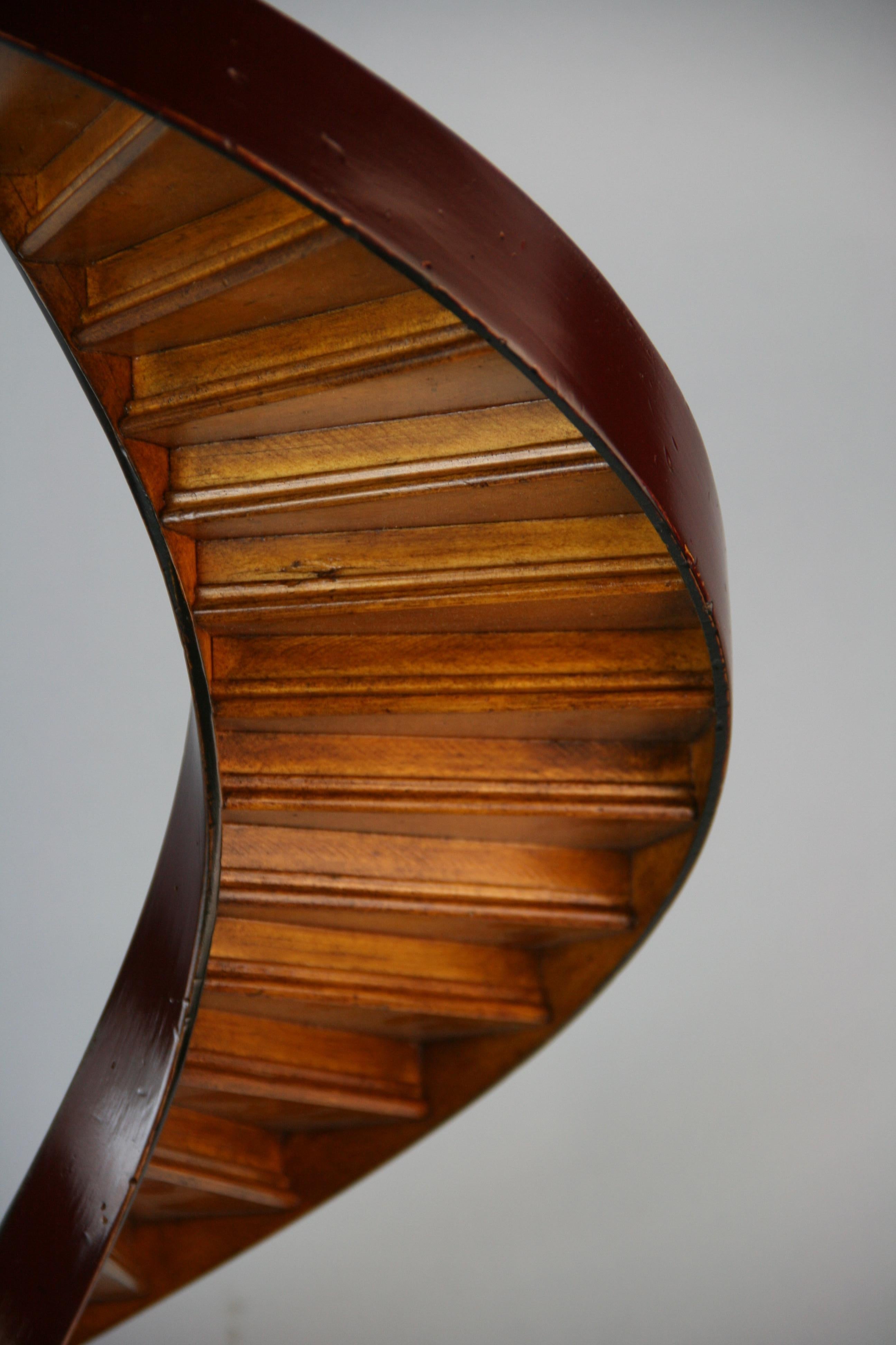 Spiral Staircase Architectural Model In Good Condition In Douglas Manor, NY