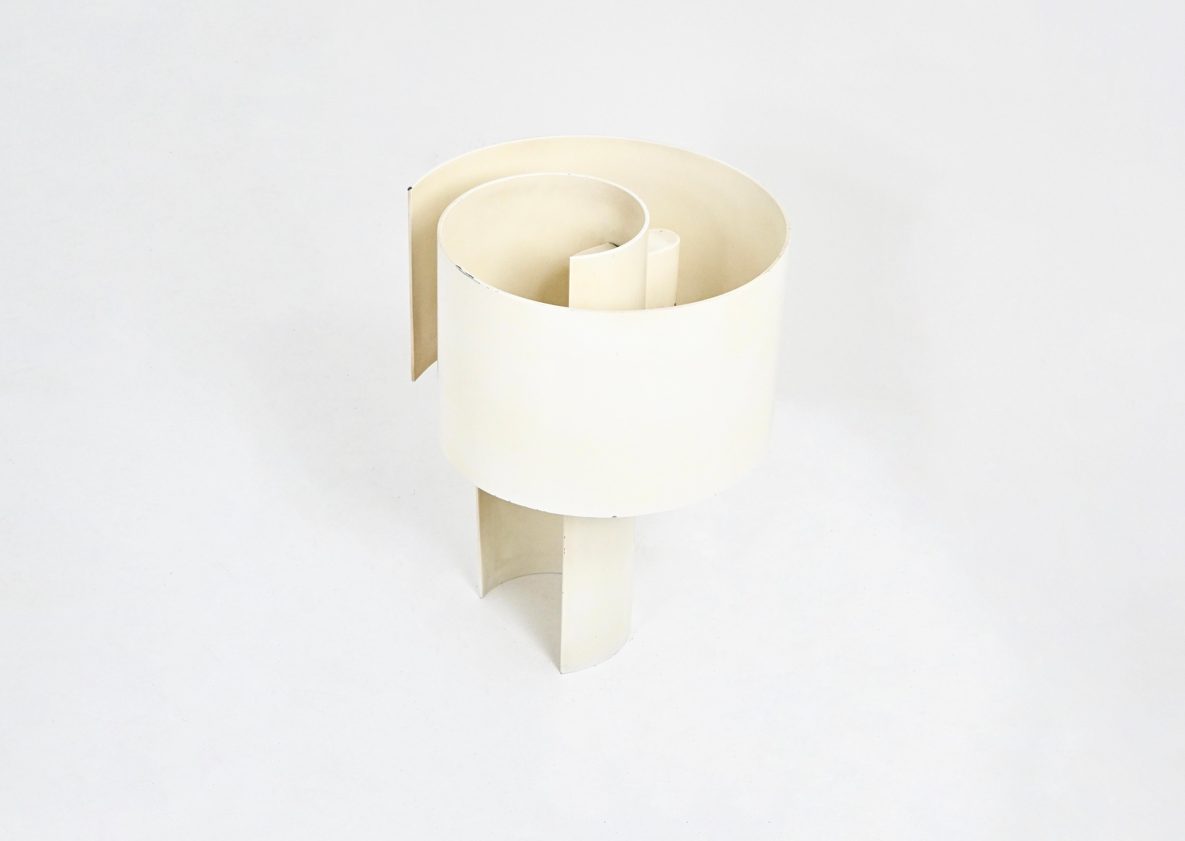 White metal table lamp designed by Ingrid Hsalmarson in the 1970s for New Lamp. Model: Spirale. Wear due to age and time.
FOR SHIPPING, REQUEST US FOR RECEIVE THE BEST PRICE
