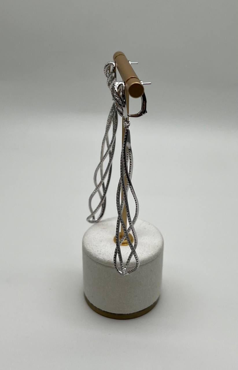 Taglio misto Orecchini a spirale Wave Intertwining Lines in oro bianco 18 carati con diamante bianco in vendita