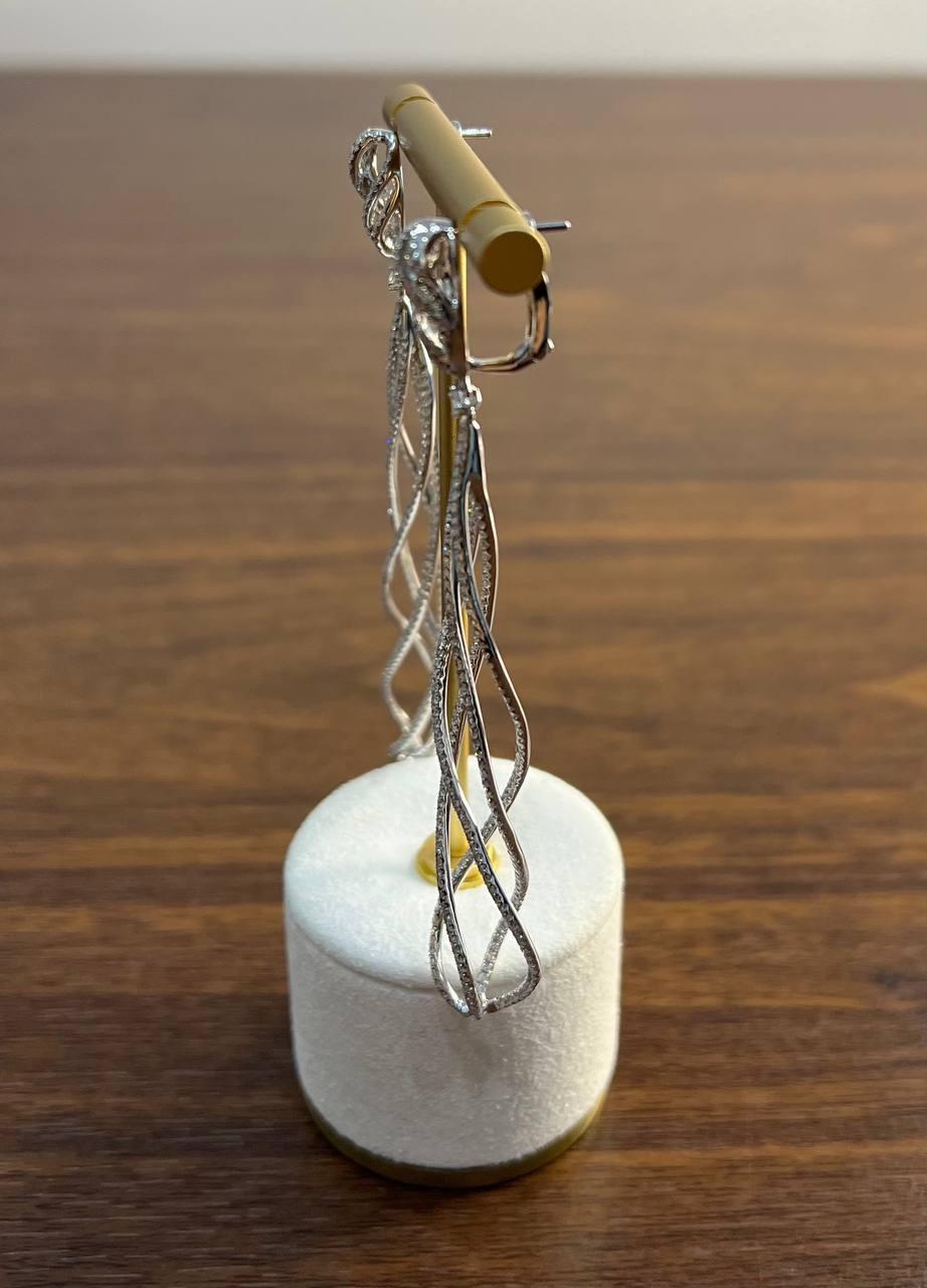 Donna Orecchini a spirale Wave Intertwining Lines in oro bianco 18 carati con diamante bianco in vendita