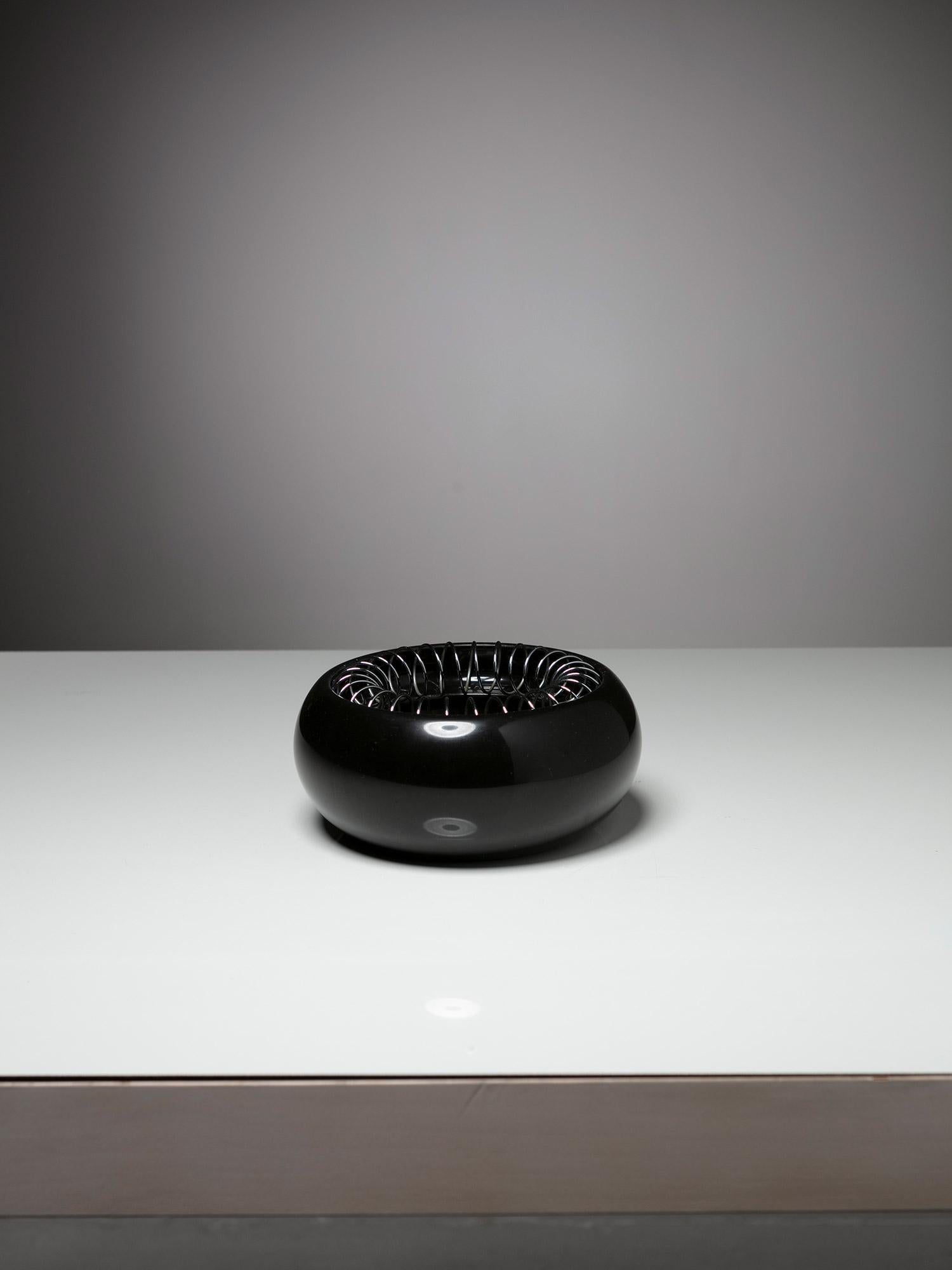 Early Spirale ashtray by Achille Castiglioni for Bacci.
Belgian black marble base and spring steel movable part.