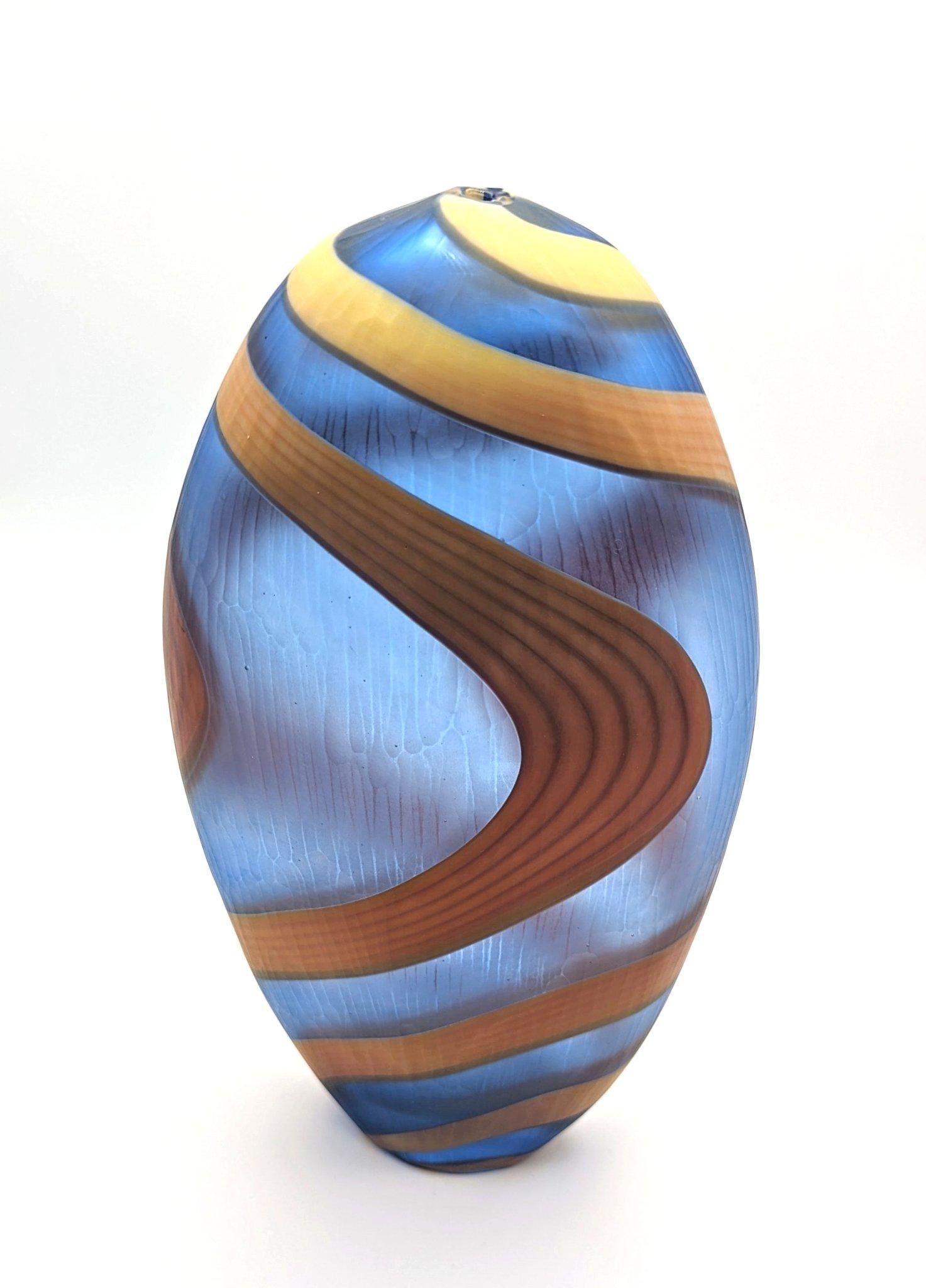 Ein großartiges Objekt aus Murano-Glas in Form eines Gefäßes mit einer 
