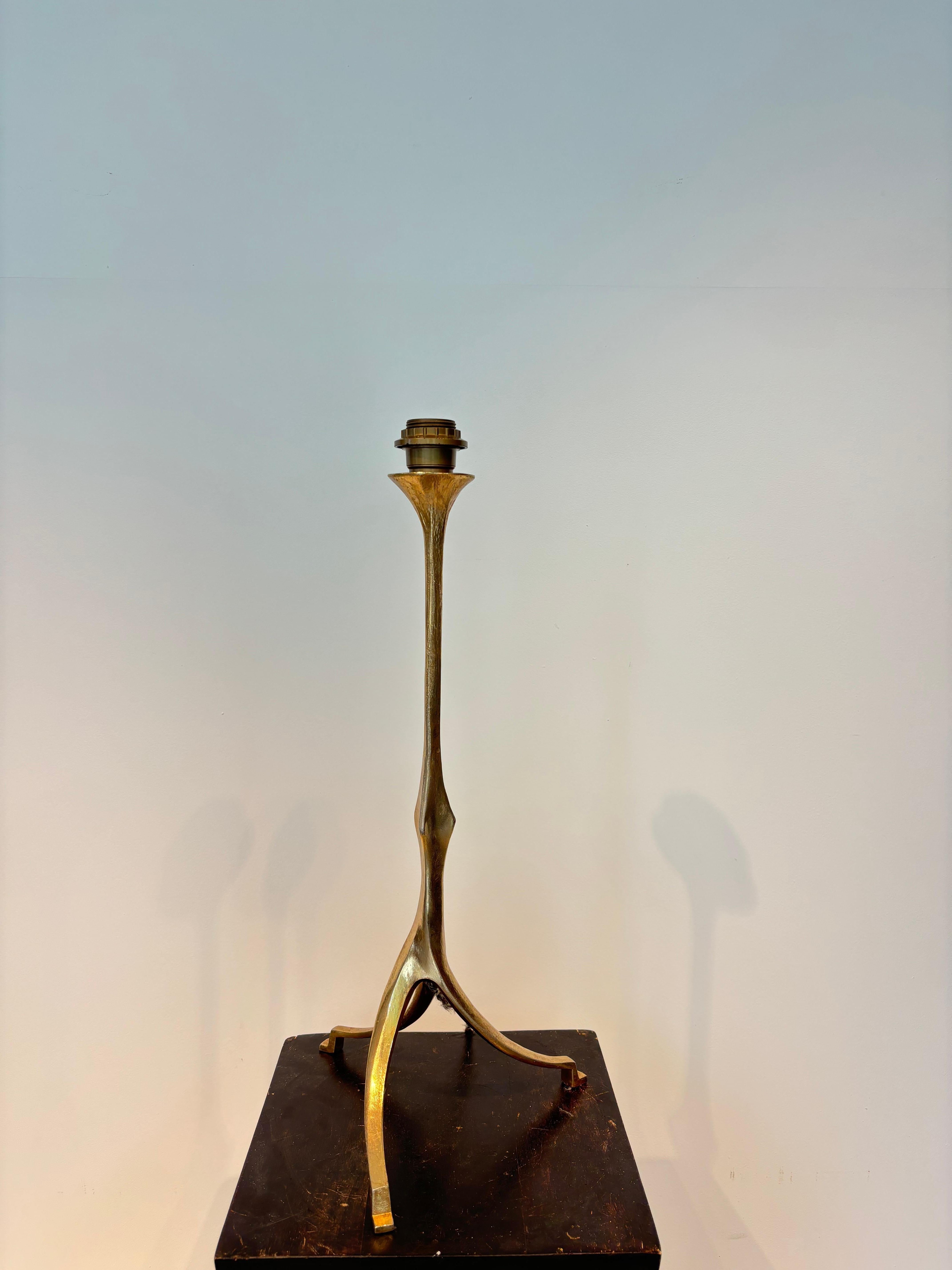 Jolie lampe dite spirale par Felix Agostini, 
Jolie ligne. 