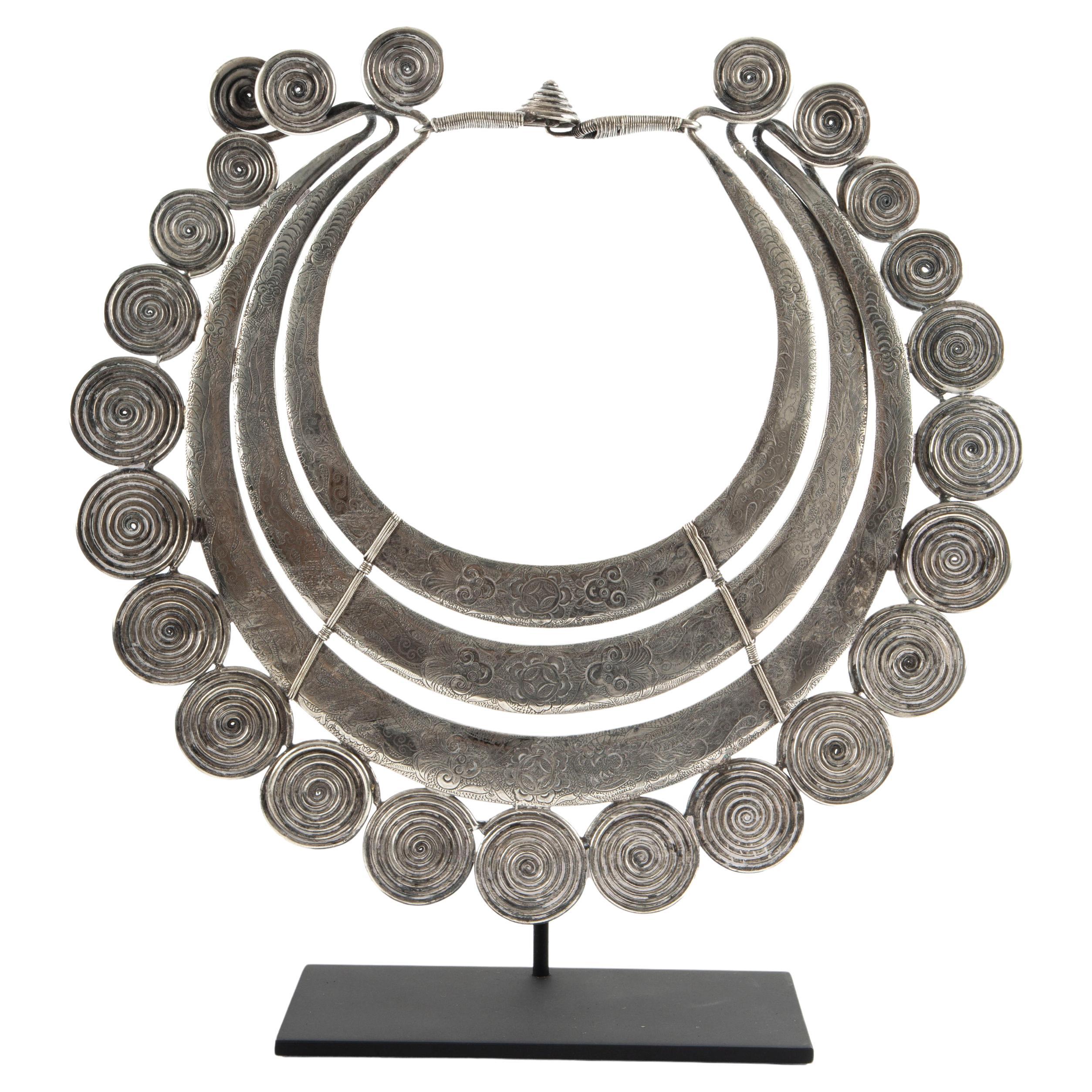 Spirali del patrimonio: Collana cerimoniale Miao, design a spirale e pergamena