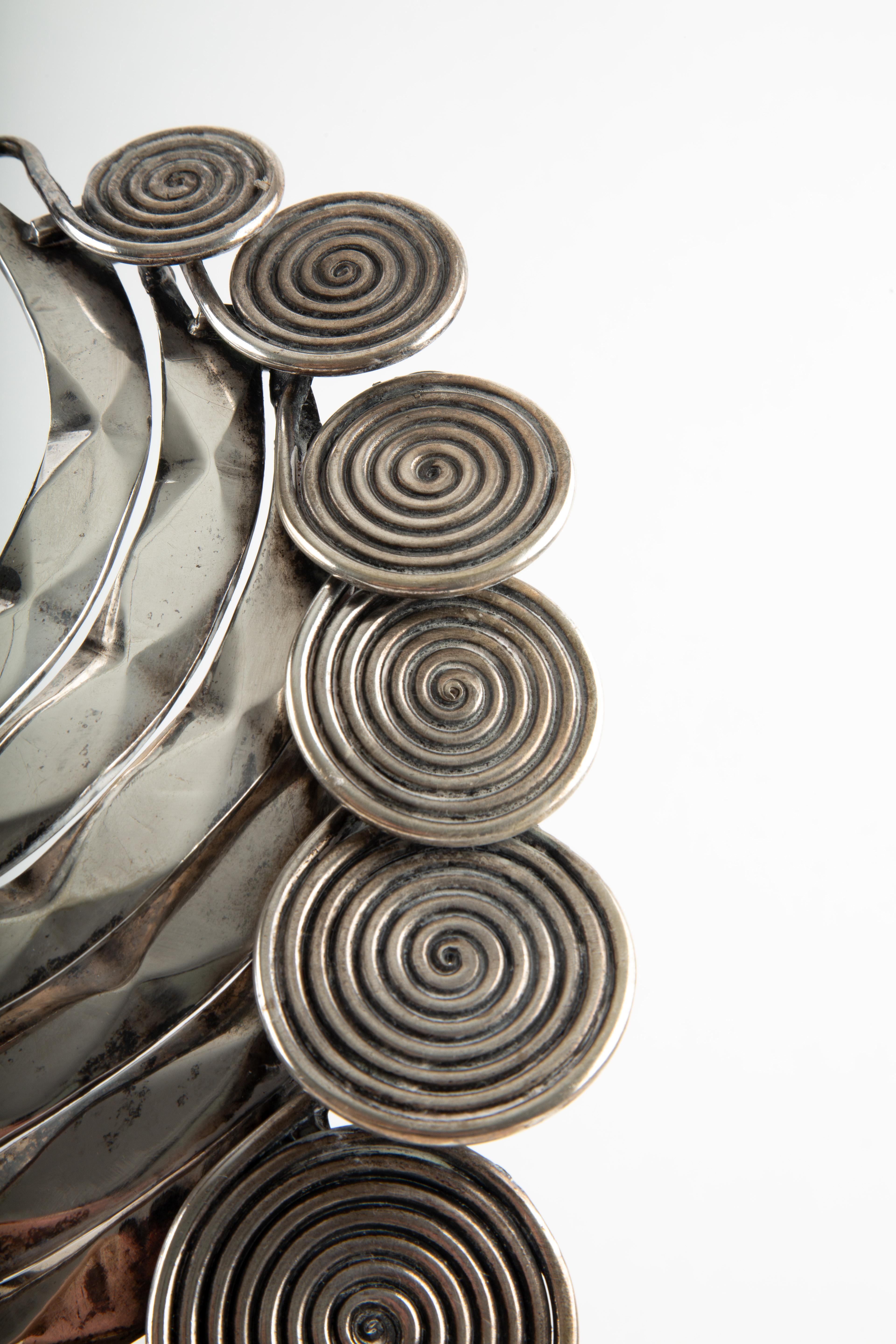 Tribale Spirali della memoria: Collana cerimoniale Miao in argento in vendita