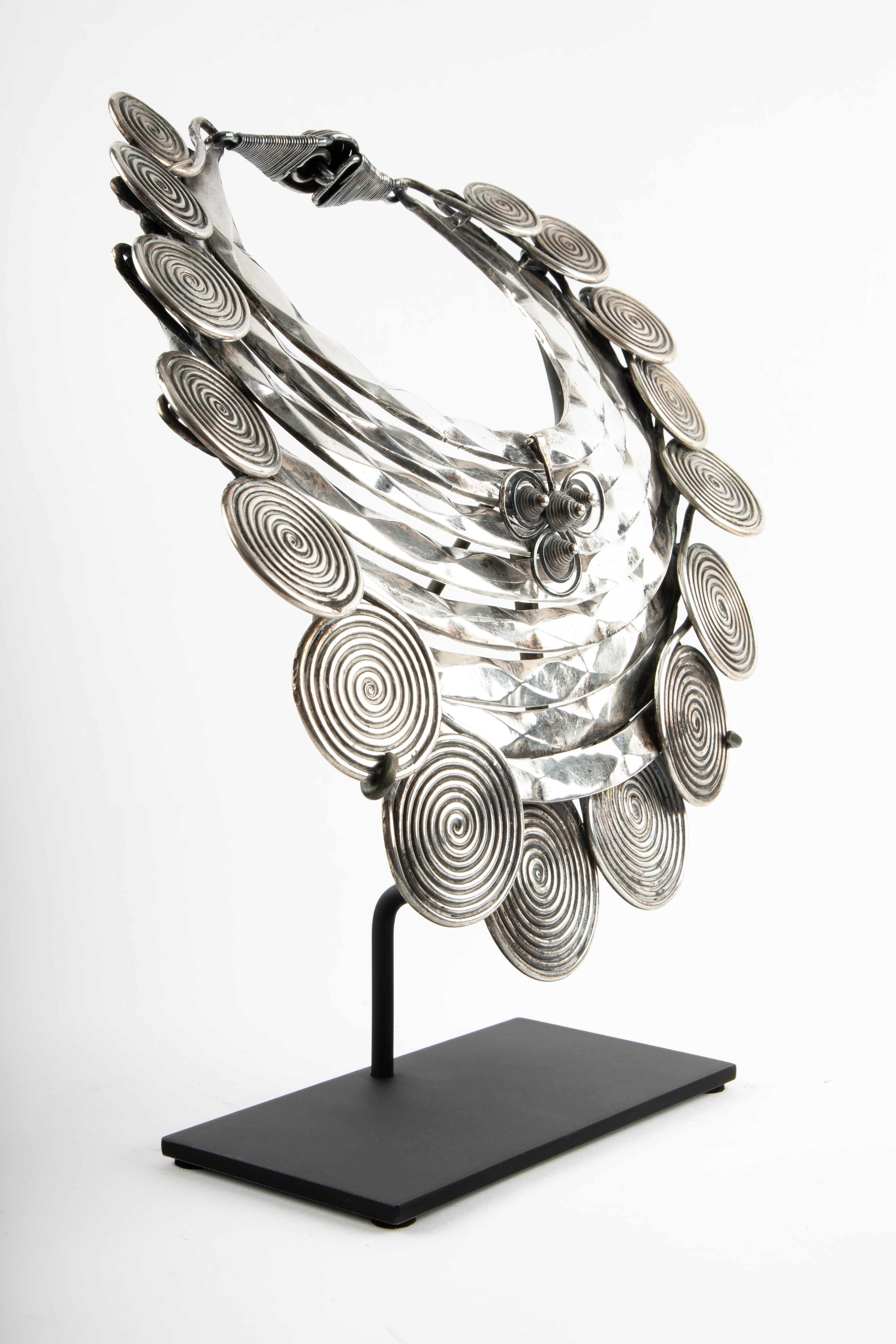 Spirali della memoria: Collana cerimoniale Miao in argento In condizioni ottime in vendita a New York, NY