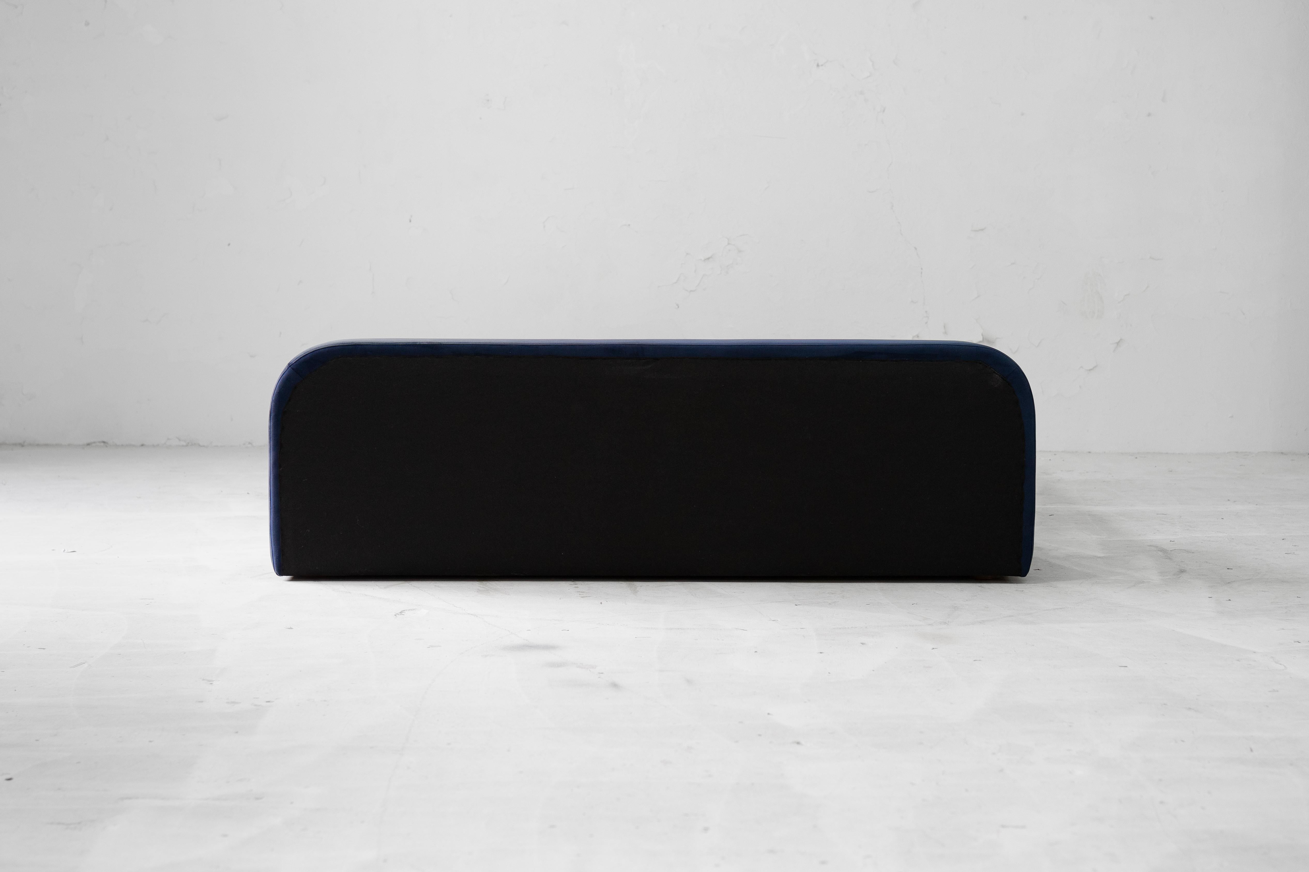 Lit Spire, Lit Velvet Neuf - En vente à San Jose, CA