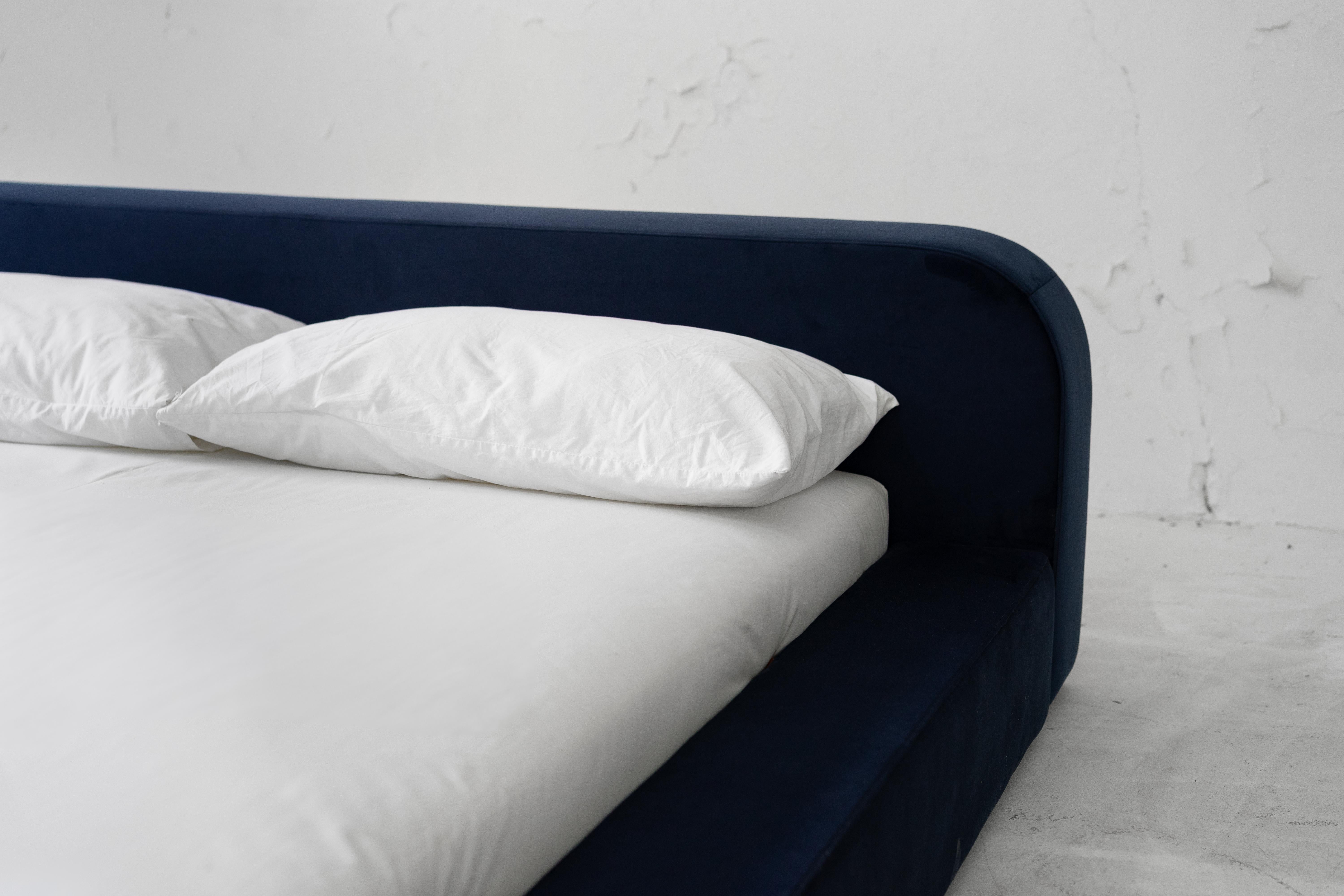 Velours Lit Spire, Lit Velvet en vente