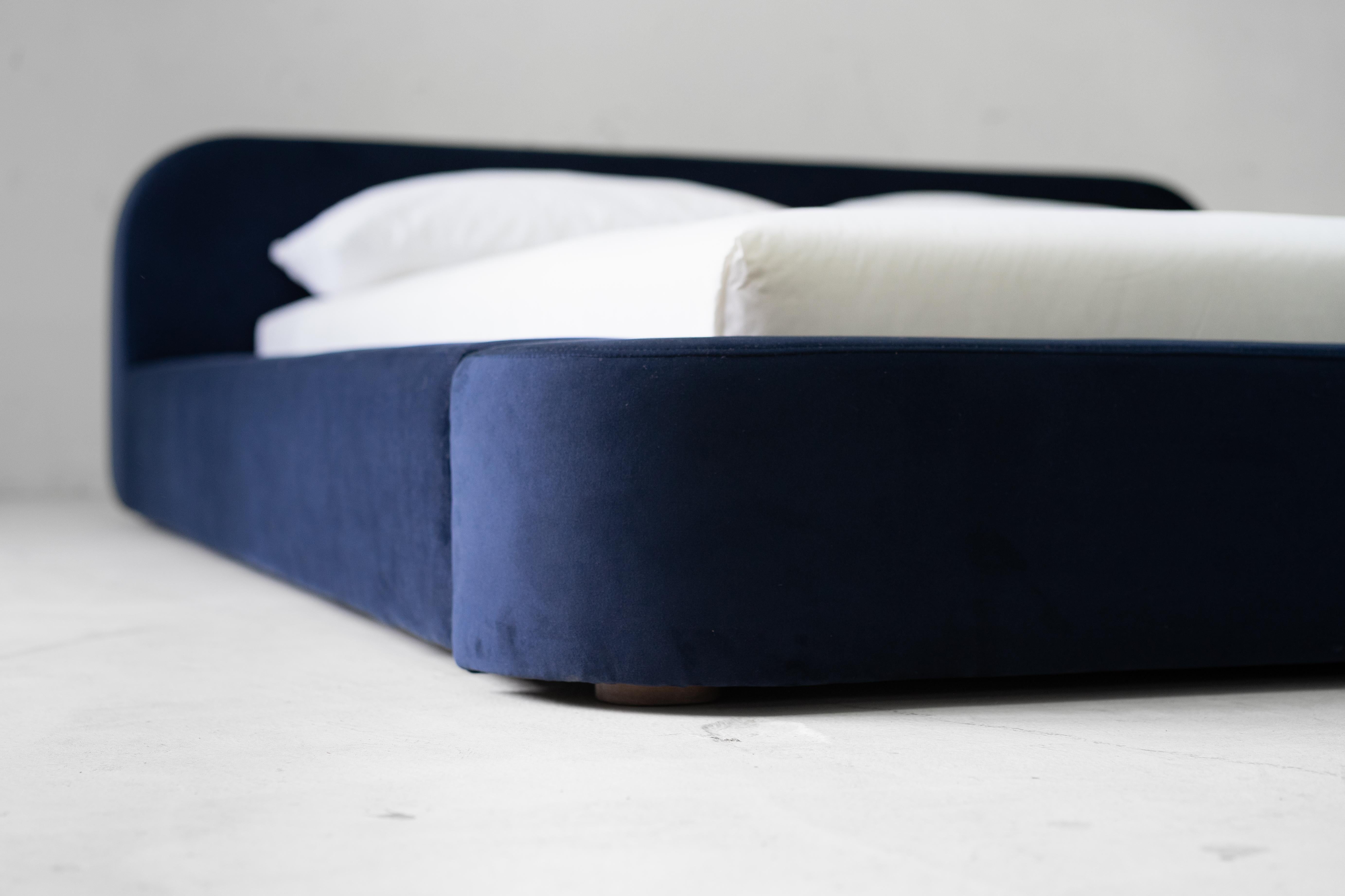 Lit Spire, Lit Velvet en vente 4