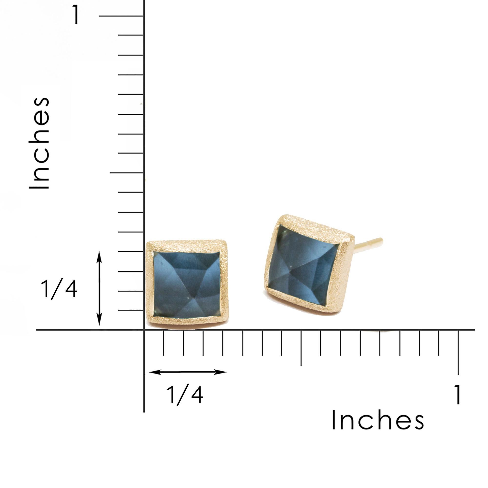 Los pendientes con patente en trámite de Nina Nguyen Design tienen un elemento en la parte posterior de la tachuela o el colgante que permite transformar estas piezas en estilismos multiusos, apilables y convertibles. Puede convertirse en colgante y