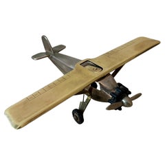 Spirit of St. Louis Messing-Flugzeug 420 Zigarettenfeuerzeug, signiert Schwan