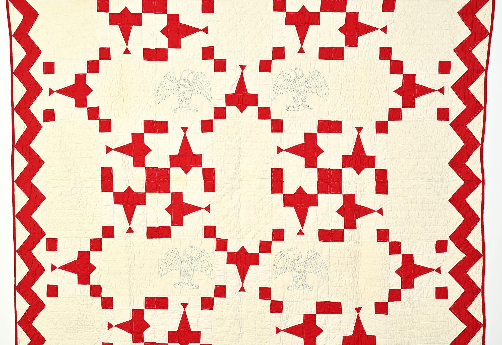 Im Mai 1927 überquerte Charles Lindbergh als Erster im Alleinflug den Atlantik.  Er fuhr in 33 Stunden von New York nach Paris.  Quiltmacherinnen wurden inspiriert, dieses historischen Ereignisses zu gedenken.

Das hier gezeigte Beispiel