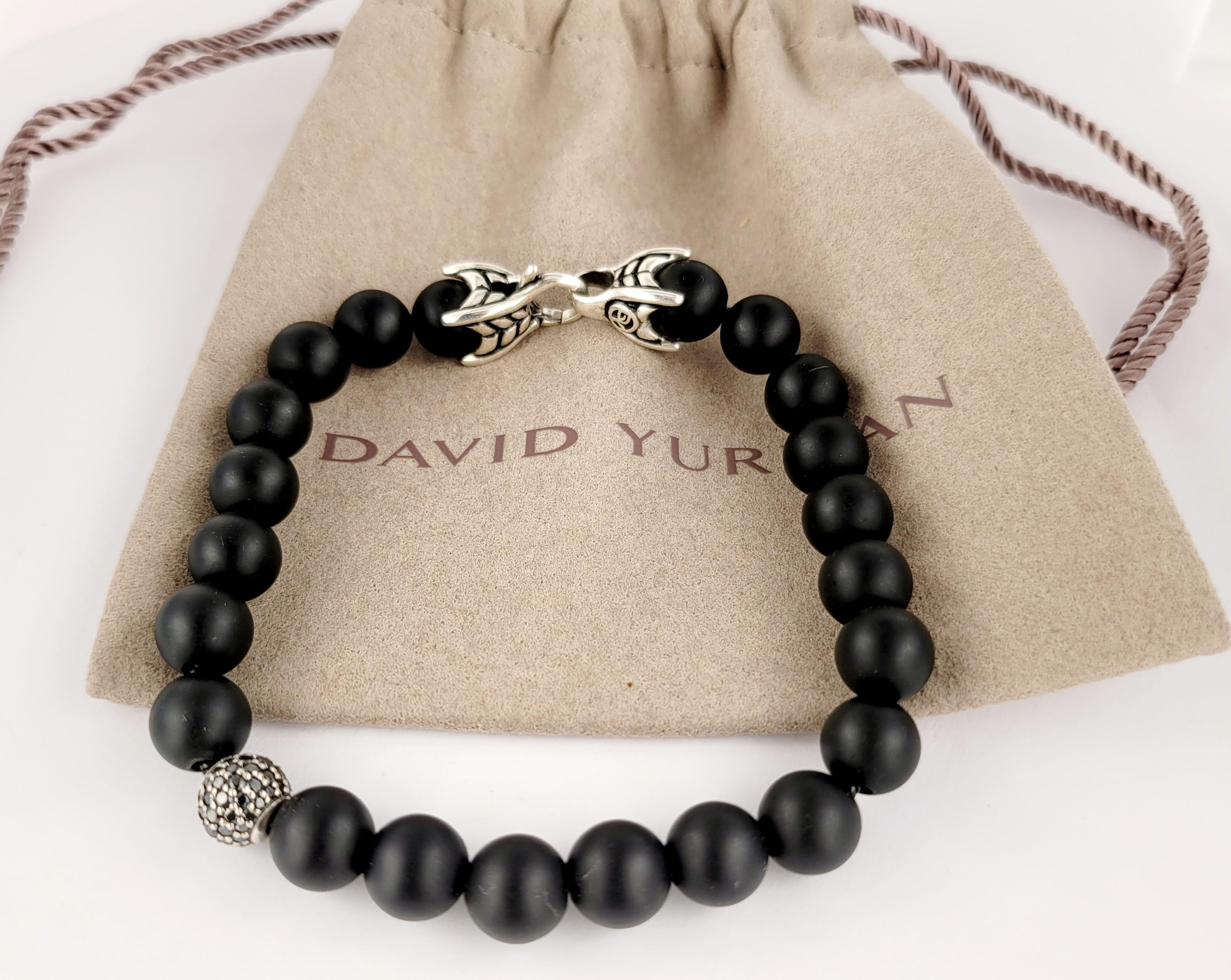 Bracelet de perles spirituelles David Yurman
Matériau Argent Sterling 
Pureté du métal 925
Diamants noirs sertis en pavé, poids total de 0.82 carat.
Largeur du bracelet 8mm
Longueur du bracelet 8'' Long d'un bout à l'autre''.
Poids du bracelet