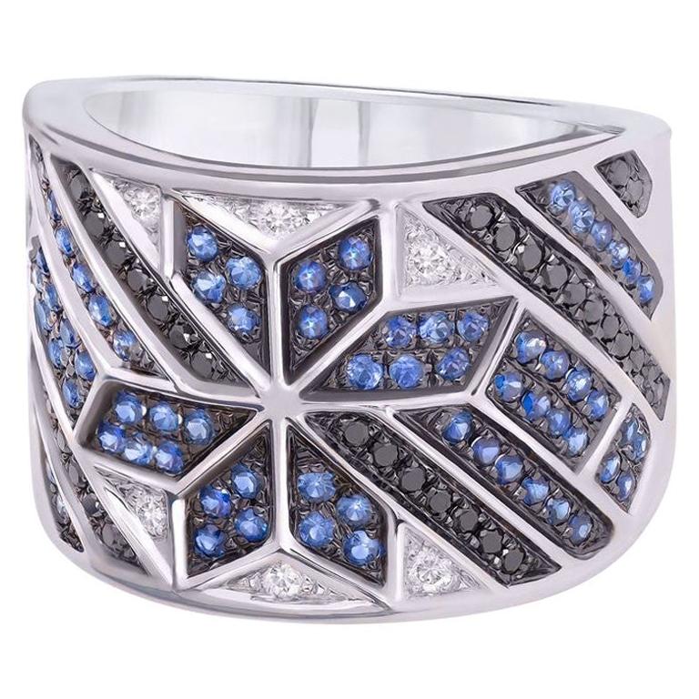 Bague spirituelle joaillerie en or blanc avec saphir bleu étoilé et diamant blanc