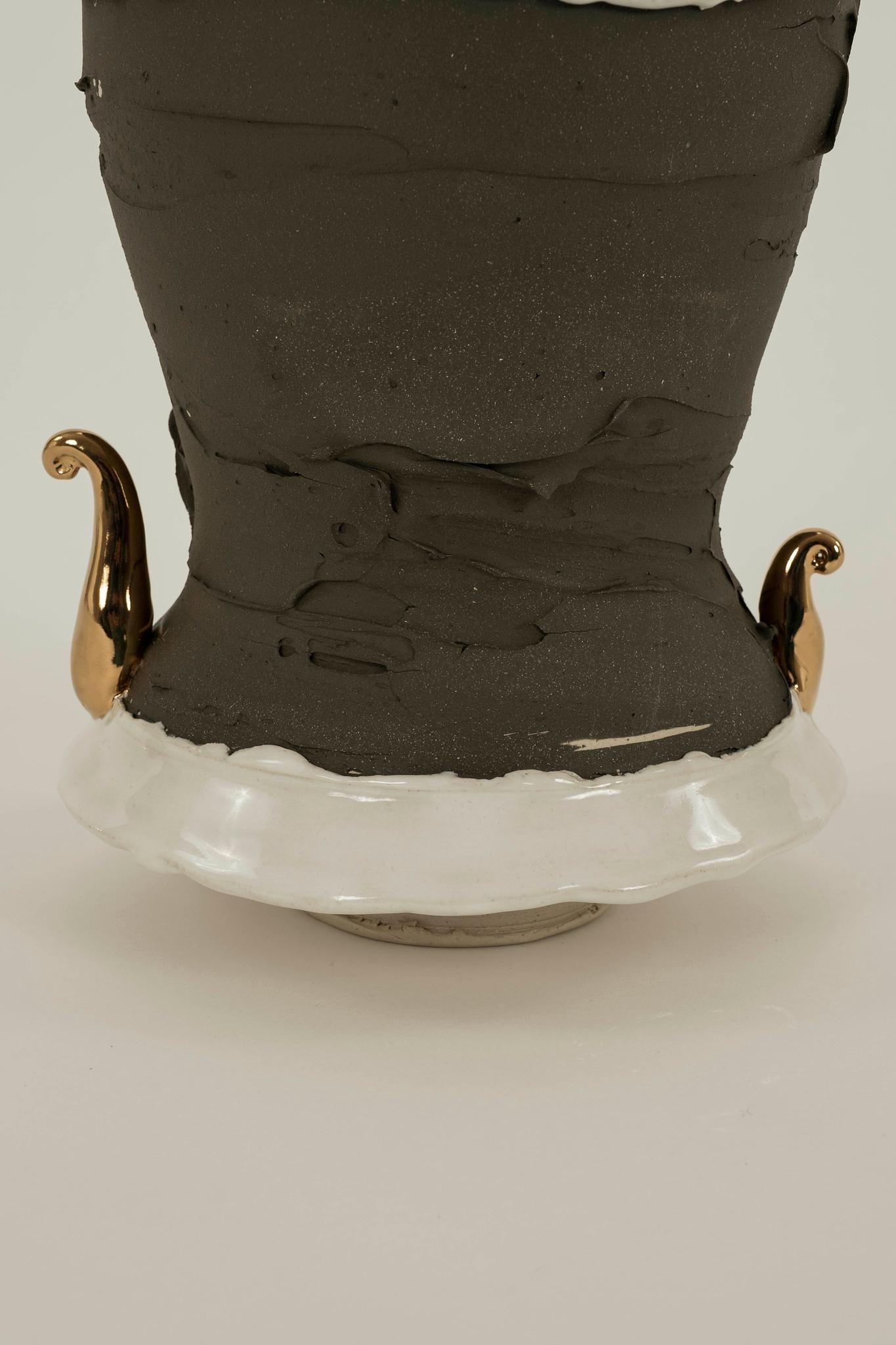 XXIe siècle et contemporain Vase en porcelaine gris or à éclaboussures, Chase Gamblin en vente