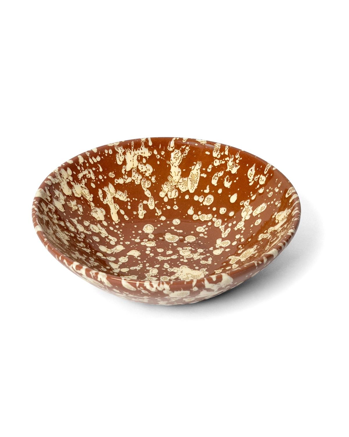 Wenn Sie nur ein Stück für den Tisch kaufen, muss es eines von diesen sein. Unsere große Schüssel mit Spritzern eignet sich perfekt für Salate oder Nudeln und sieht auf dem Tisch neben verschiedenen Keramiksammlungen sehr schön aus. Wählen Sie