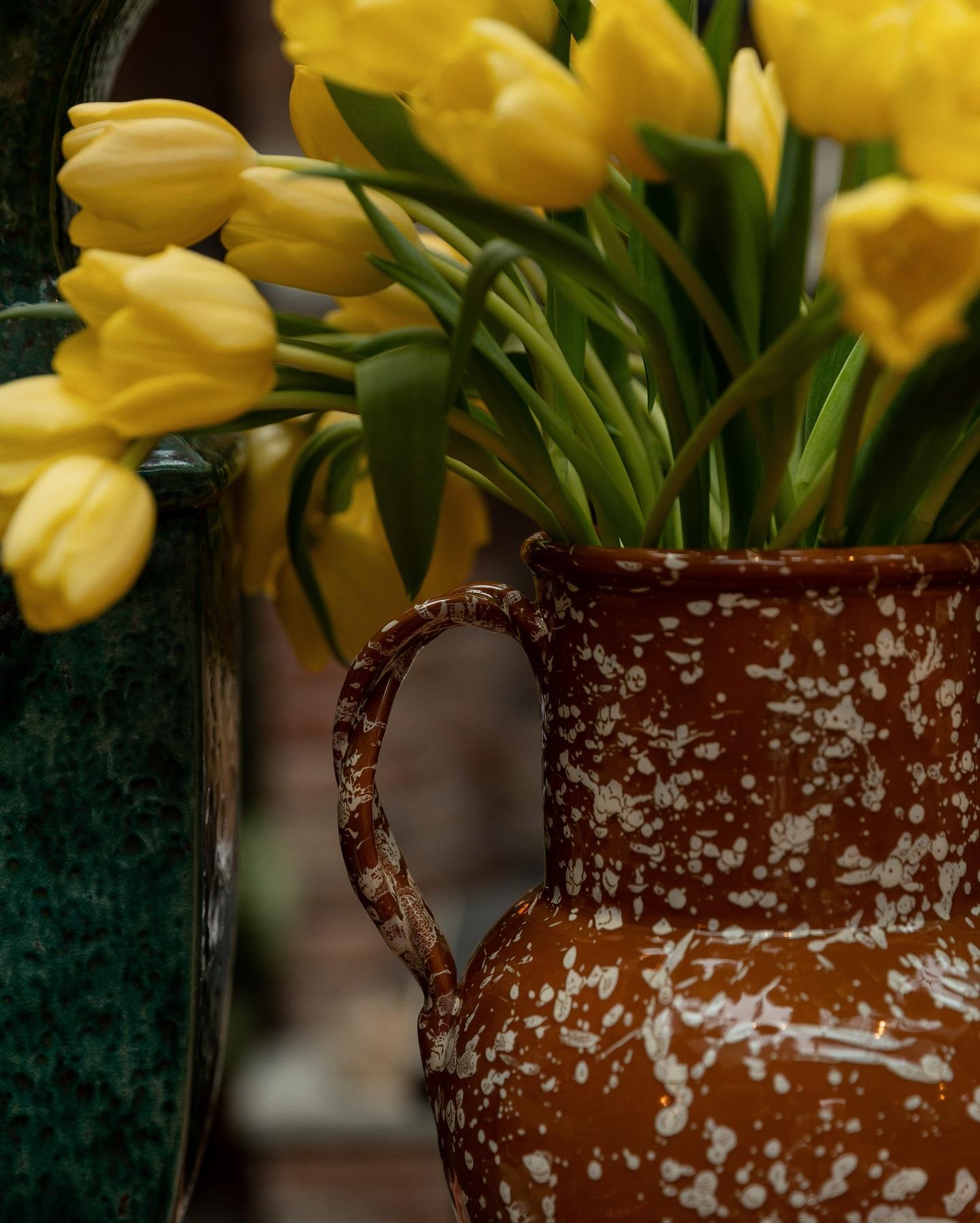 Splatter Vase, ceramic, greek urn inspired, Large, Terracotta & Cream In New Condition In London, GB