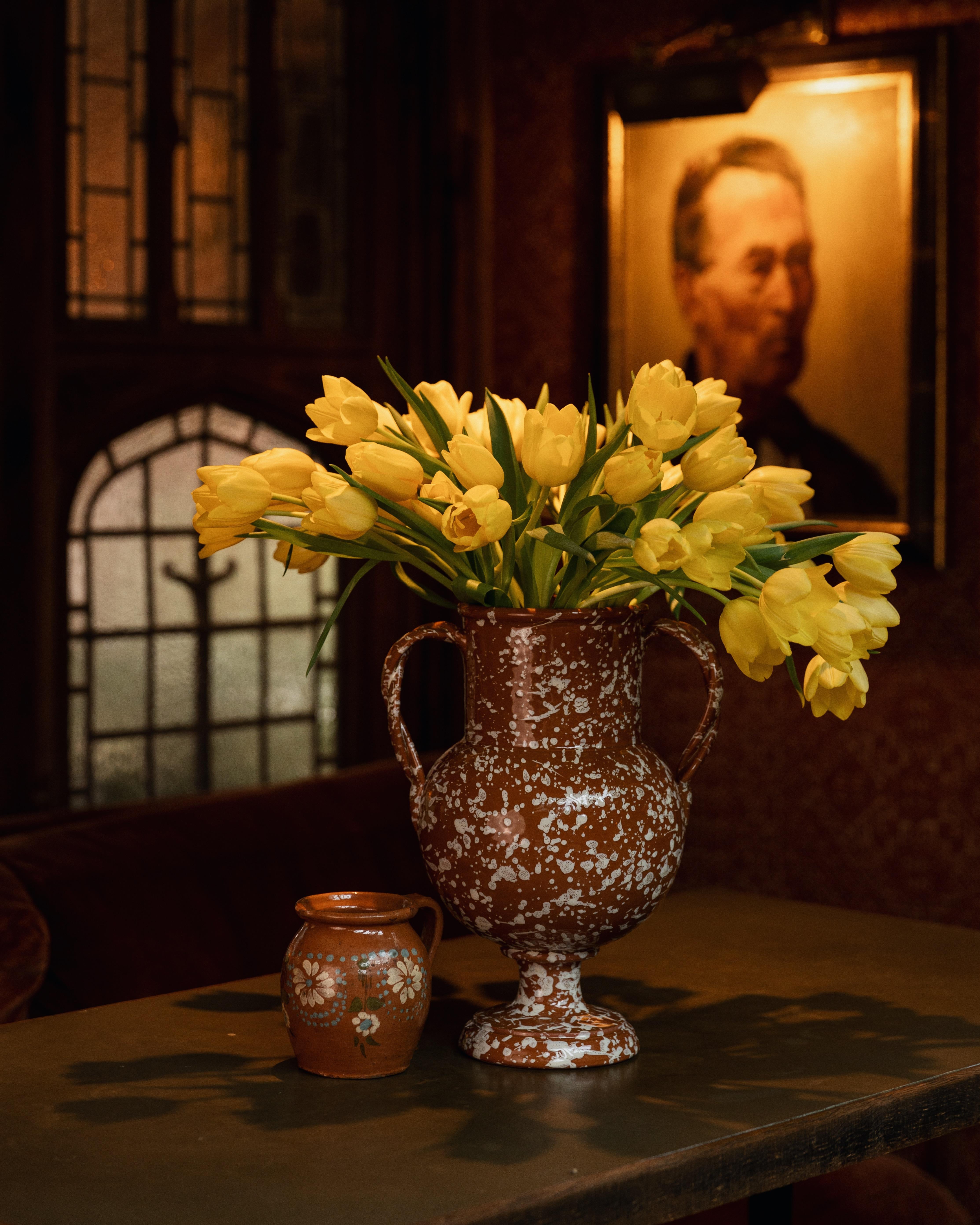 A standout centrepiece, the Verona vase is handmade in Italy. Our design comes in four colourways: Pink & Blue, Tan & Ivory, Yellow & Verde and Terracotta & Cream.