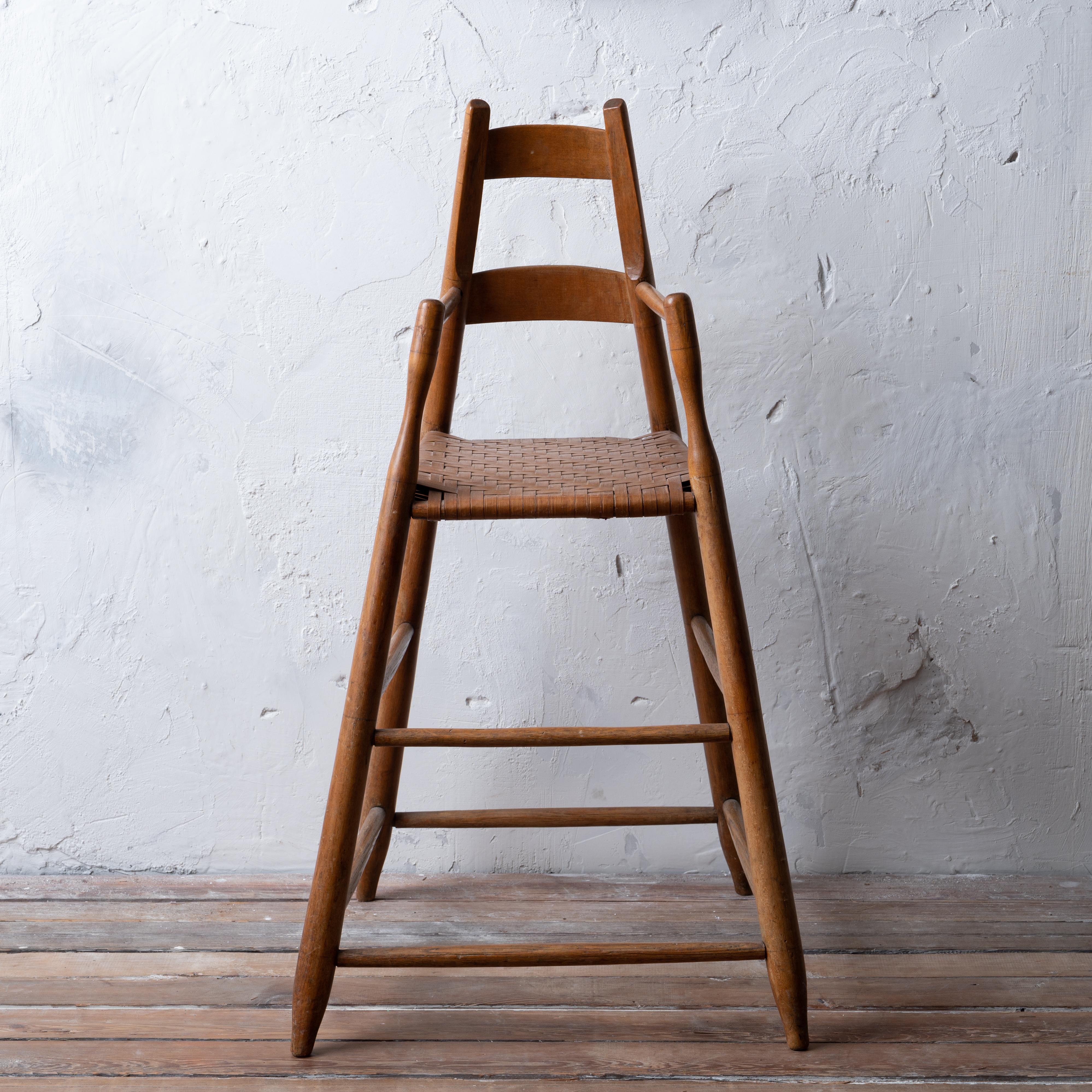 Hickory Splayed Ladder-Back High Chair, 19th Century For Sale