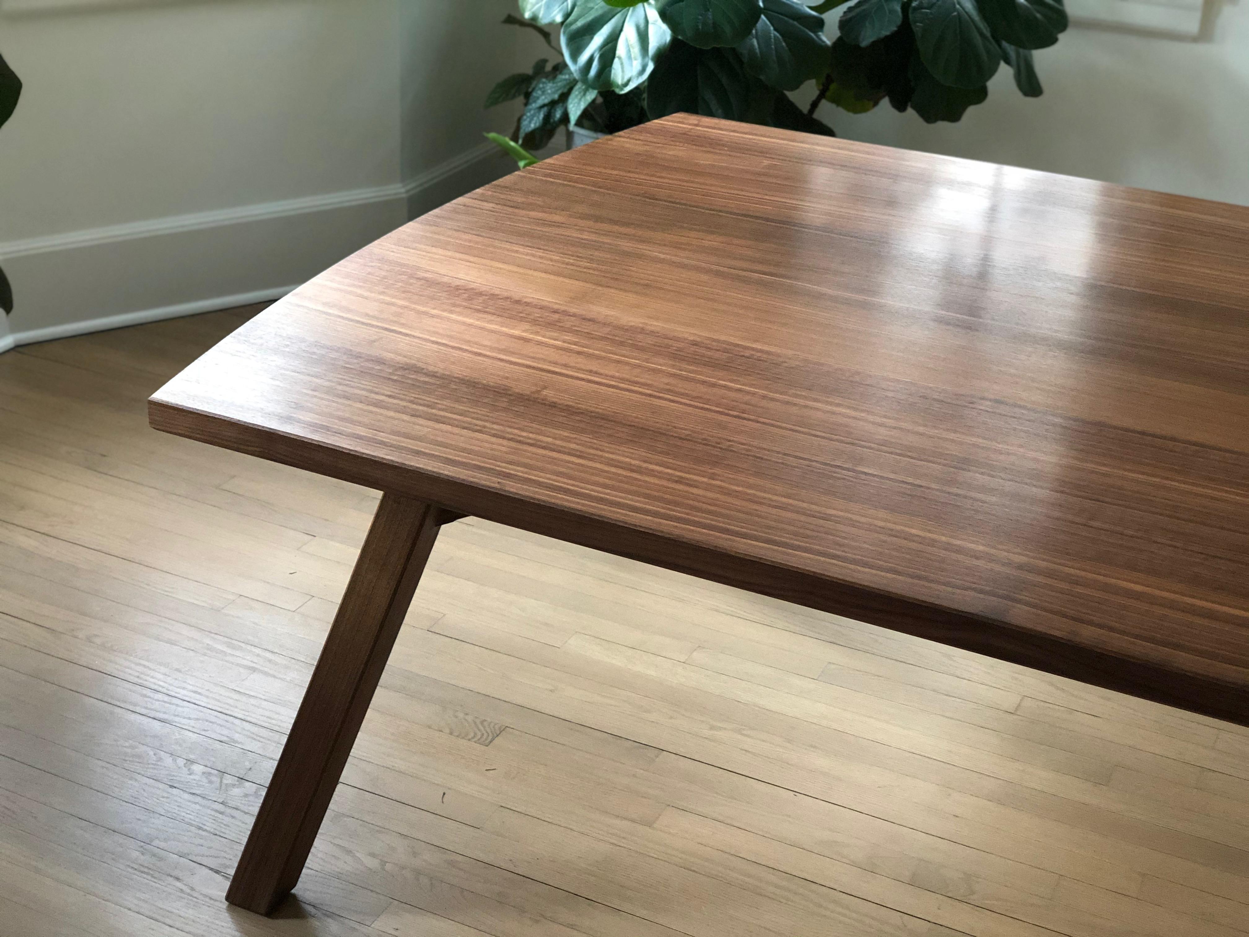 Varnished Splayed Leg Dining Table in Quartersawn Walnut For Sale