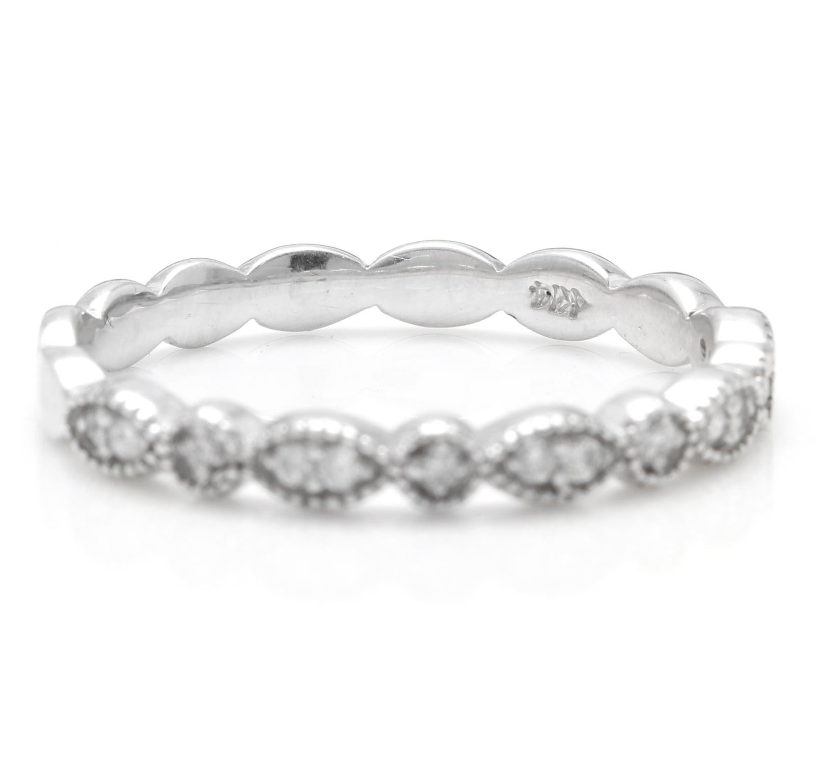 Taille ronde Splendide bague en or blanc massif 14 carats avec diamants naturels de 0,16 carat en vente