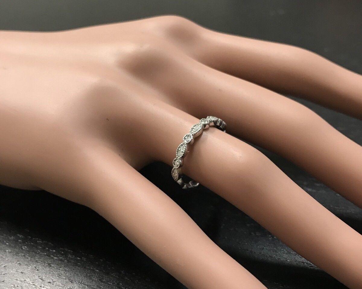 Splendide bague en or blanc massif 14 carats avec diamants naturels de 0,16 carat en vente 2