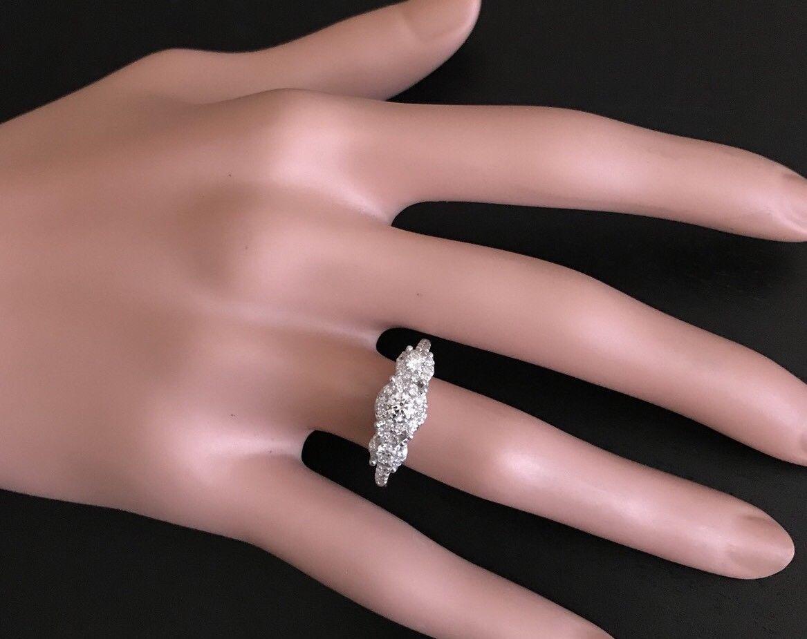 Women's Splendid 0.85 Carat Natural Diamond 14 Karat Solid White Gold Band Ring For Sale