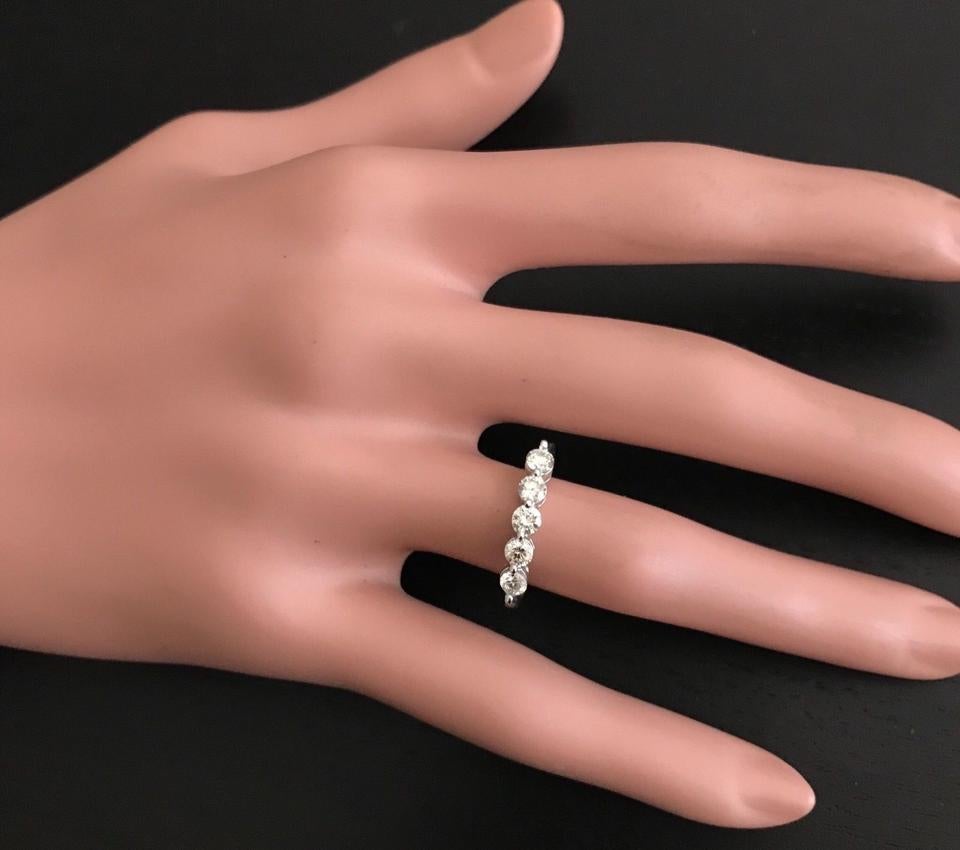 Women's Splendid 0.90 Carat Natural Diamond 14 Karat Solid White Gold Ring For Sale