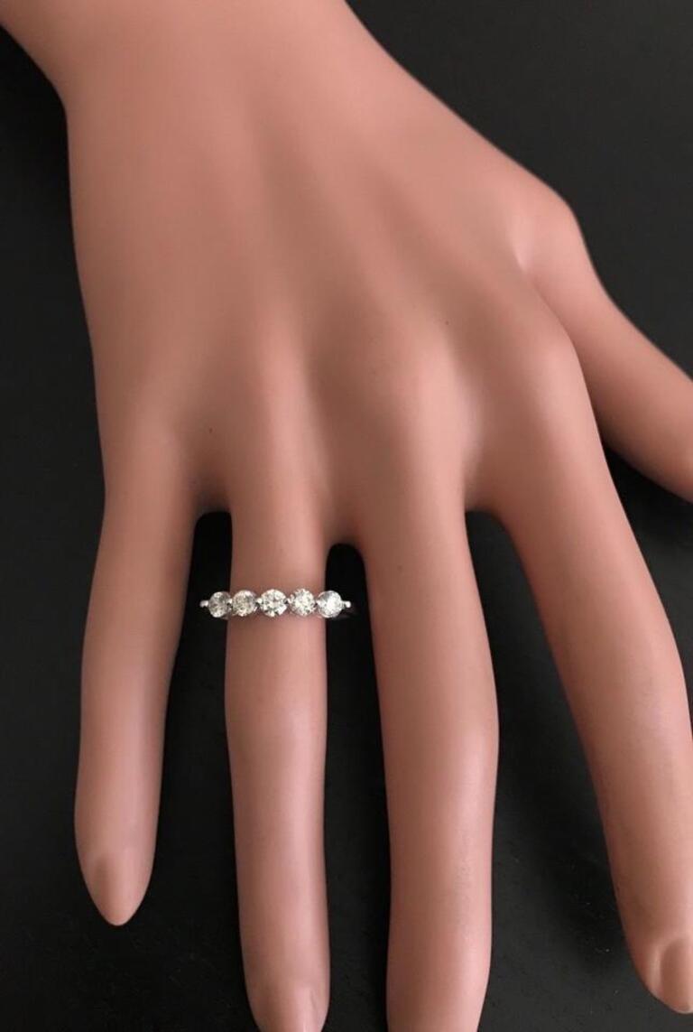 Women's Splendid 0.90 Carat Natural Diamond 14 Karat Solid White Gold Ring For Sale