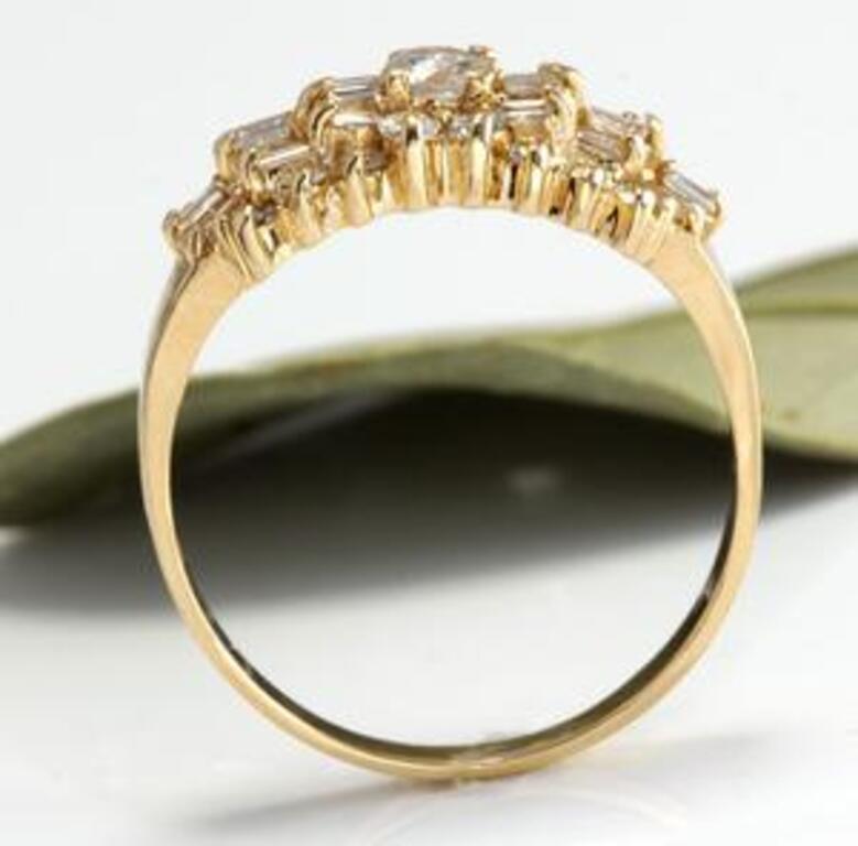 Women's or Men's Splendid 1.00 Carat Natural Diamond 14 Karat Solid Yellow Gold Ring For Sale