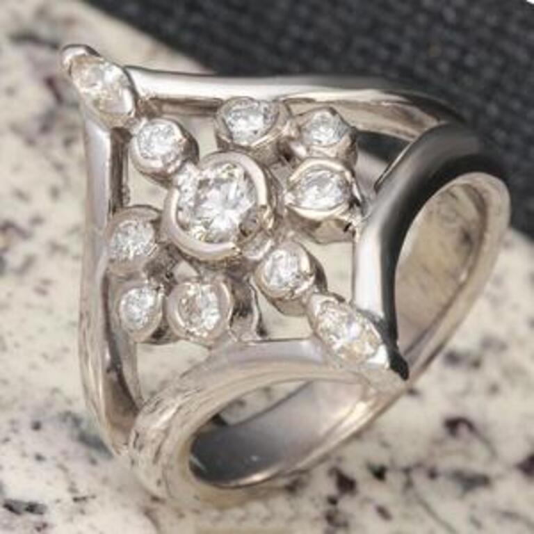 Splendid 1.00 Carat Natural VS1 Diamond 14 Karat Solid White Gold Ring In New Condition For Sale In Los Angeles, CA