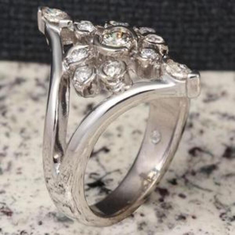Women's or Men's Splendid 1.00 Carat Natural VS1 Diamond 14 Karat Solid White Gold Ring For Sale