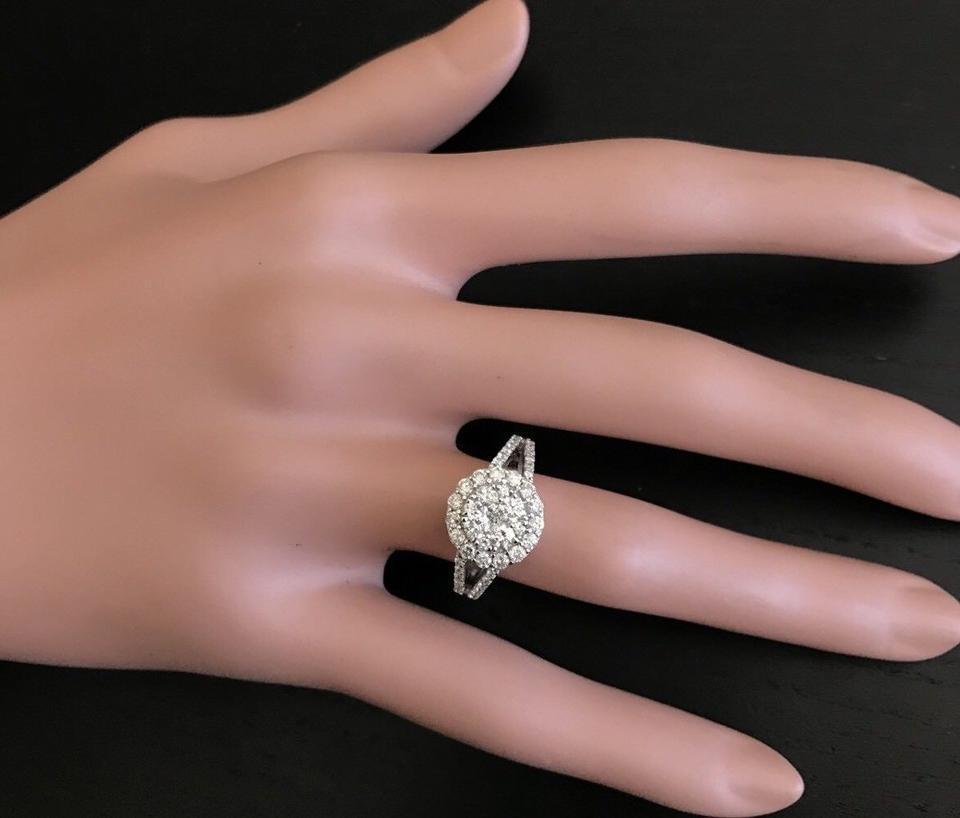 Women's Splendid 1.10 Carat Natural Diamond 18 Karat Solid White Gold Ring For Sale
