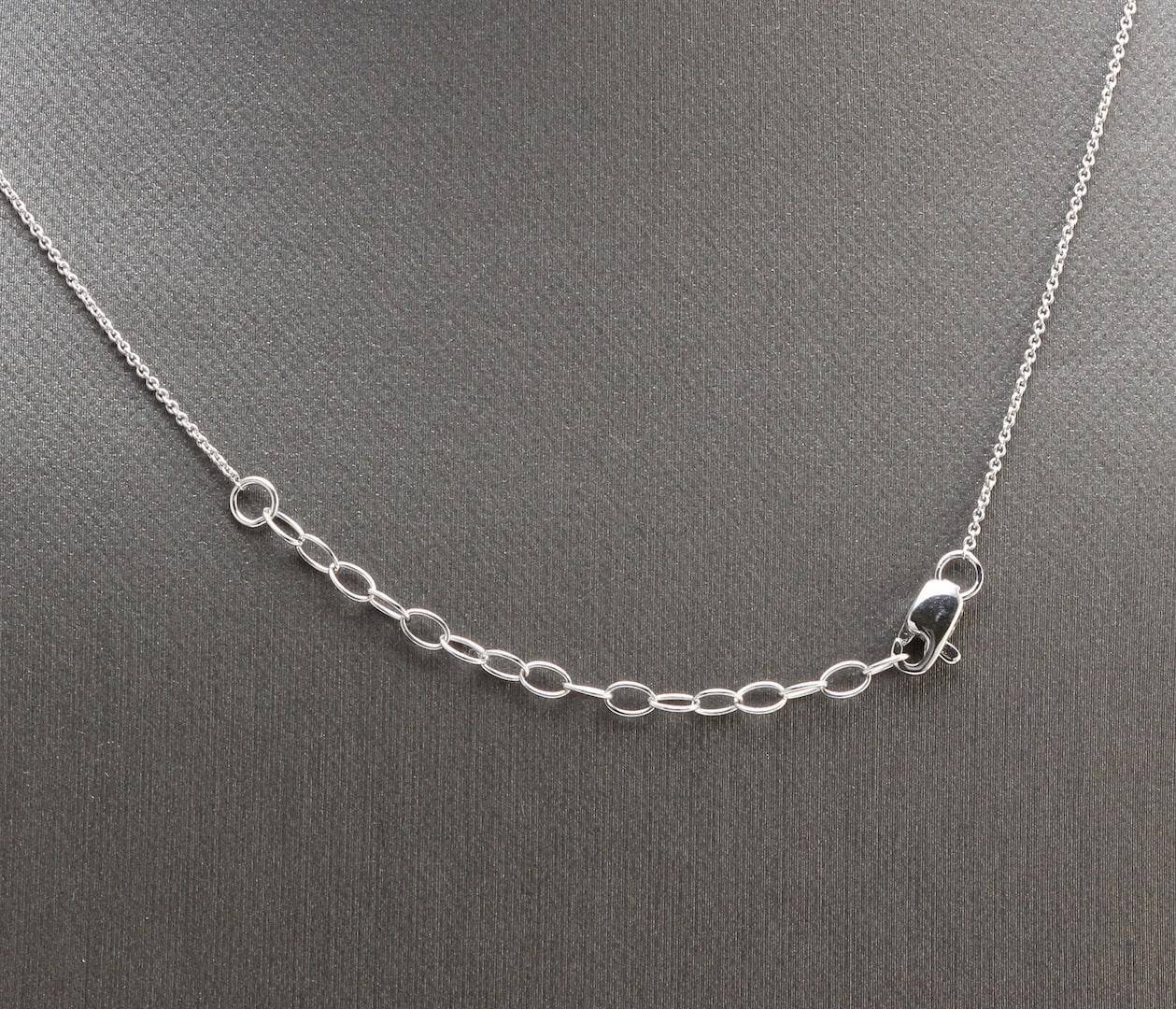 Splendida collana a barre in oro bianco massiccio 14 carati con accenti di diamante In condizioni Nuovo in vendita a Los Angeles, CA