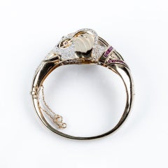 Espléndida Pulsera de Oro Amarillo de 14K c/Pavé de Diamantes, Zafiros Esmeraldas y Rubíes