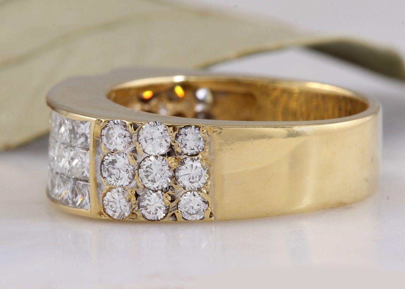 Princess Cut Splendid 1.70 Carat Natural VVS Diamond 18 Karat Solid Yellow Gold Ring For Sale