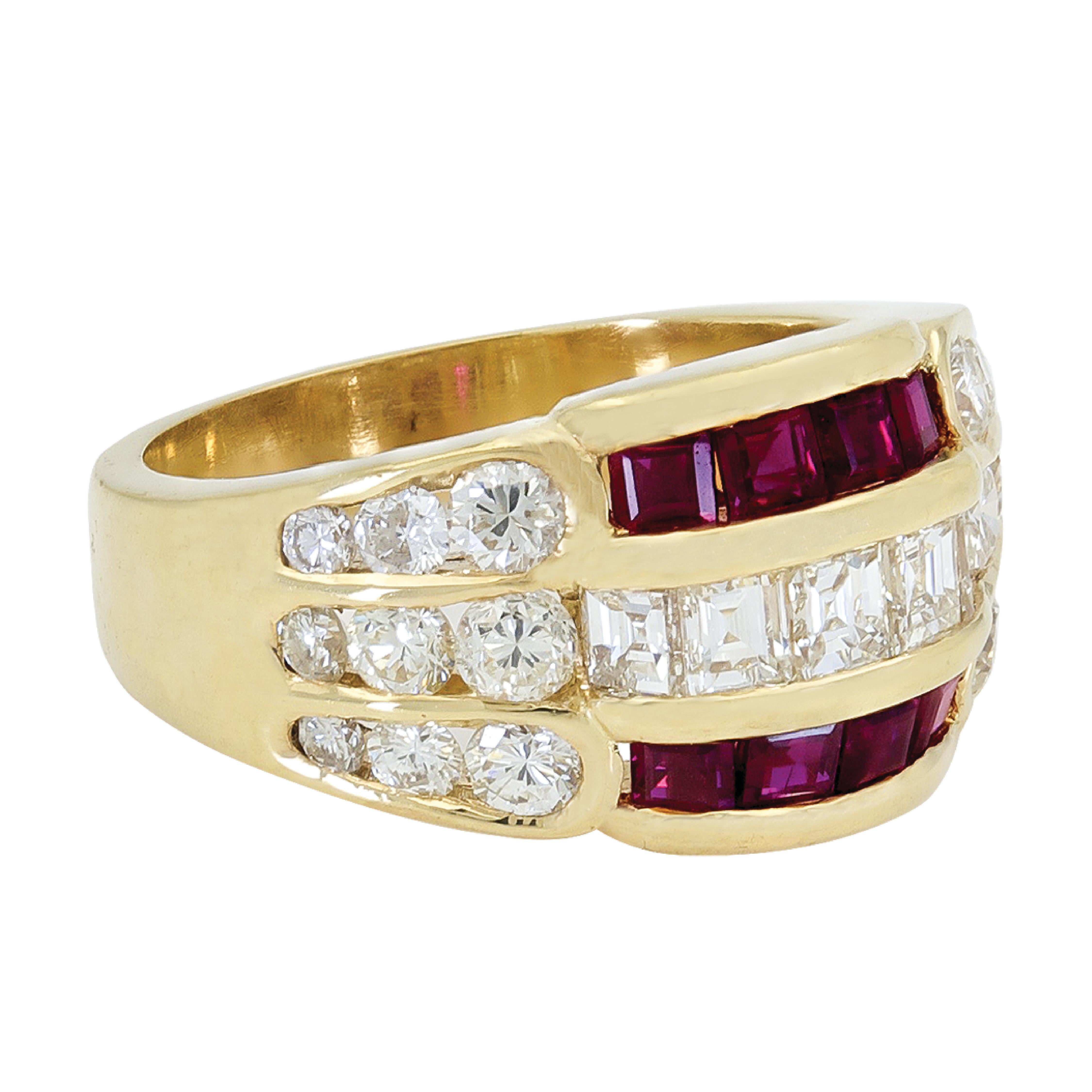 18 Karat Gelbgold 0,68 Karat Gewicht der Rubine mit insgesamt Diamanten wiegen 1,18 Karat Kuppel Ring

Sophia D von Joseph Dardashti LTD ist seit 35 Jahren weltweit bekannt und lässt sich vom klassischen Art-Déco-Design inspirieren, das mit modernen