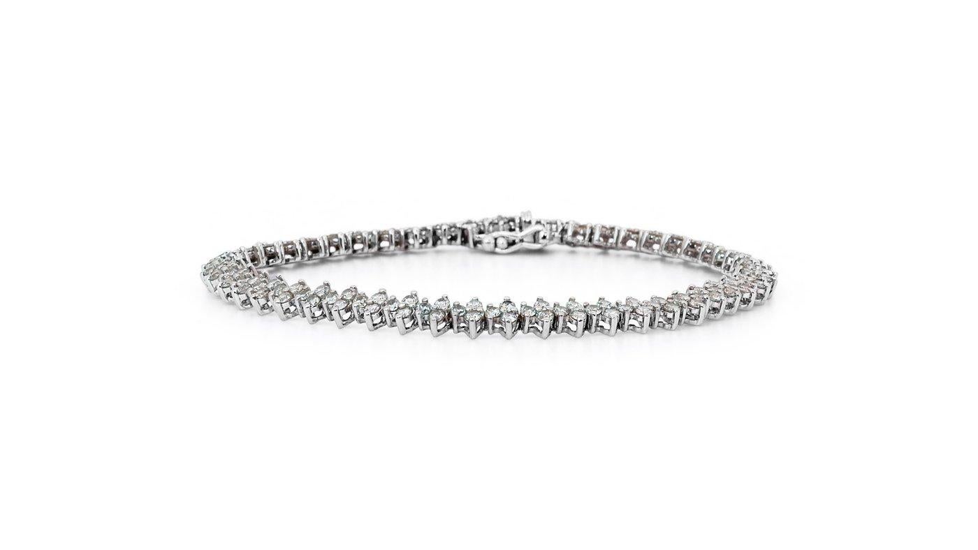 A sophisticated hard bracelet with a dazzling 2.3 carat round brilliant diamonds. The jewelry is made of 18k White Gold with a high-quality polish. It comes with IGI certificate and a nice jewelry box.

Product details:

Metal: White Gold

Main