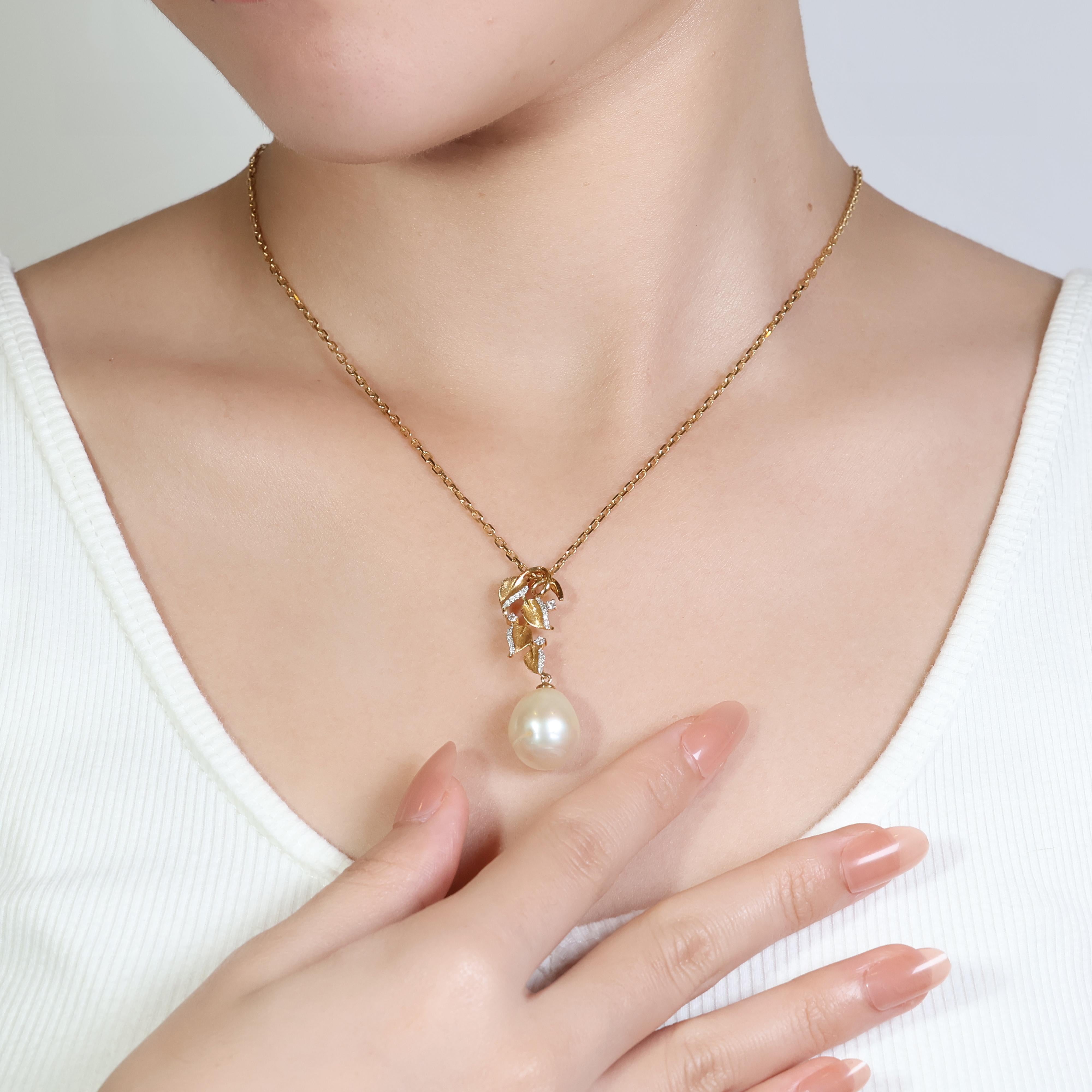 Splendid 18k Yellow Gold Pendant w/0.1 Carat Pearl & Diamonds-Chain not included For Sale 7