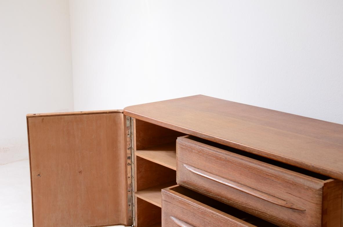 Italiano Splendid 1930's oak cabinet with four drawers by Guglielmo Pecorini in vendita
