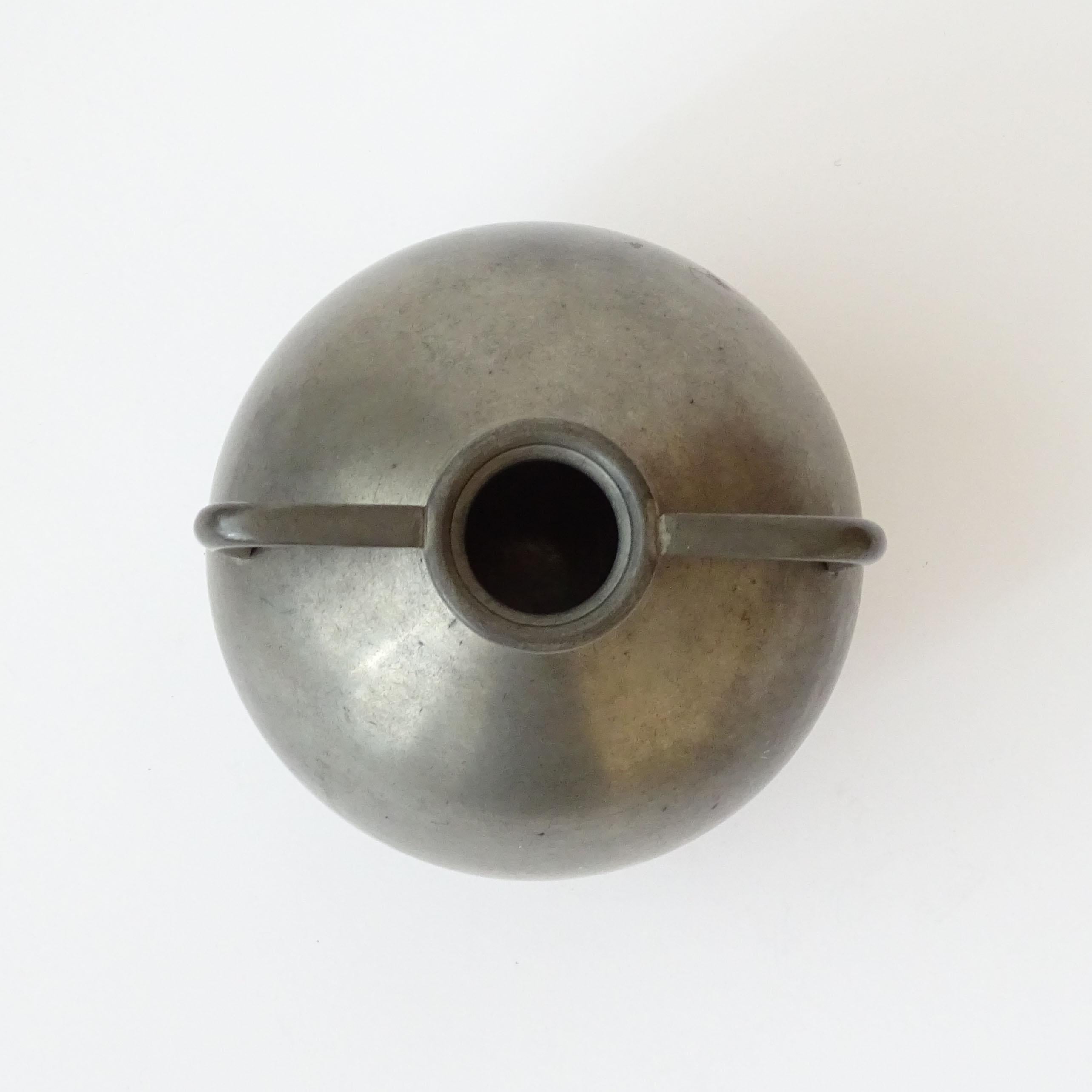 Splendid 20th Century Pewter Soliflor Vase In Good Condition For Sale In Milan, IT