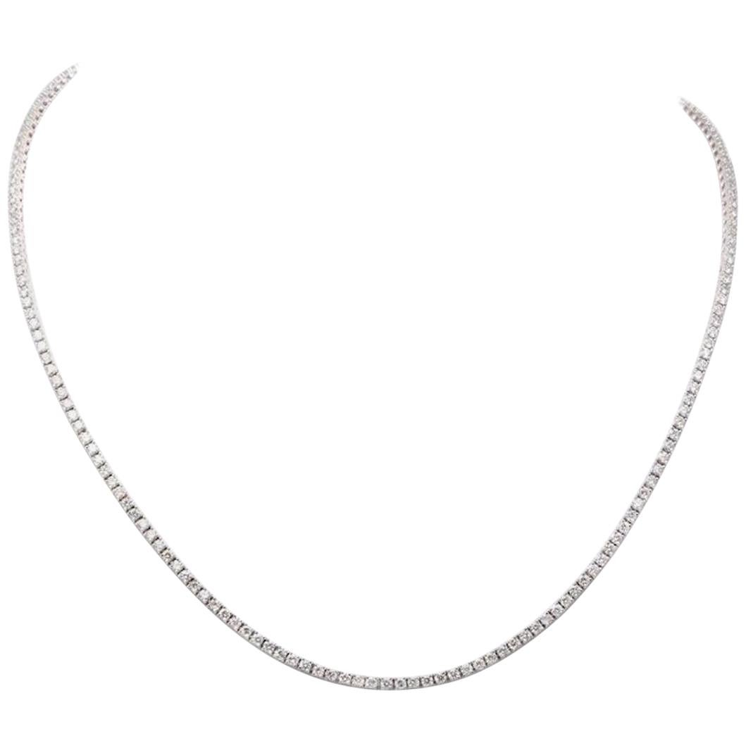 Splendid 5.45 Carat Natural Diamond 18 Karat Solid White Gold Necklace For Sale