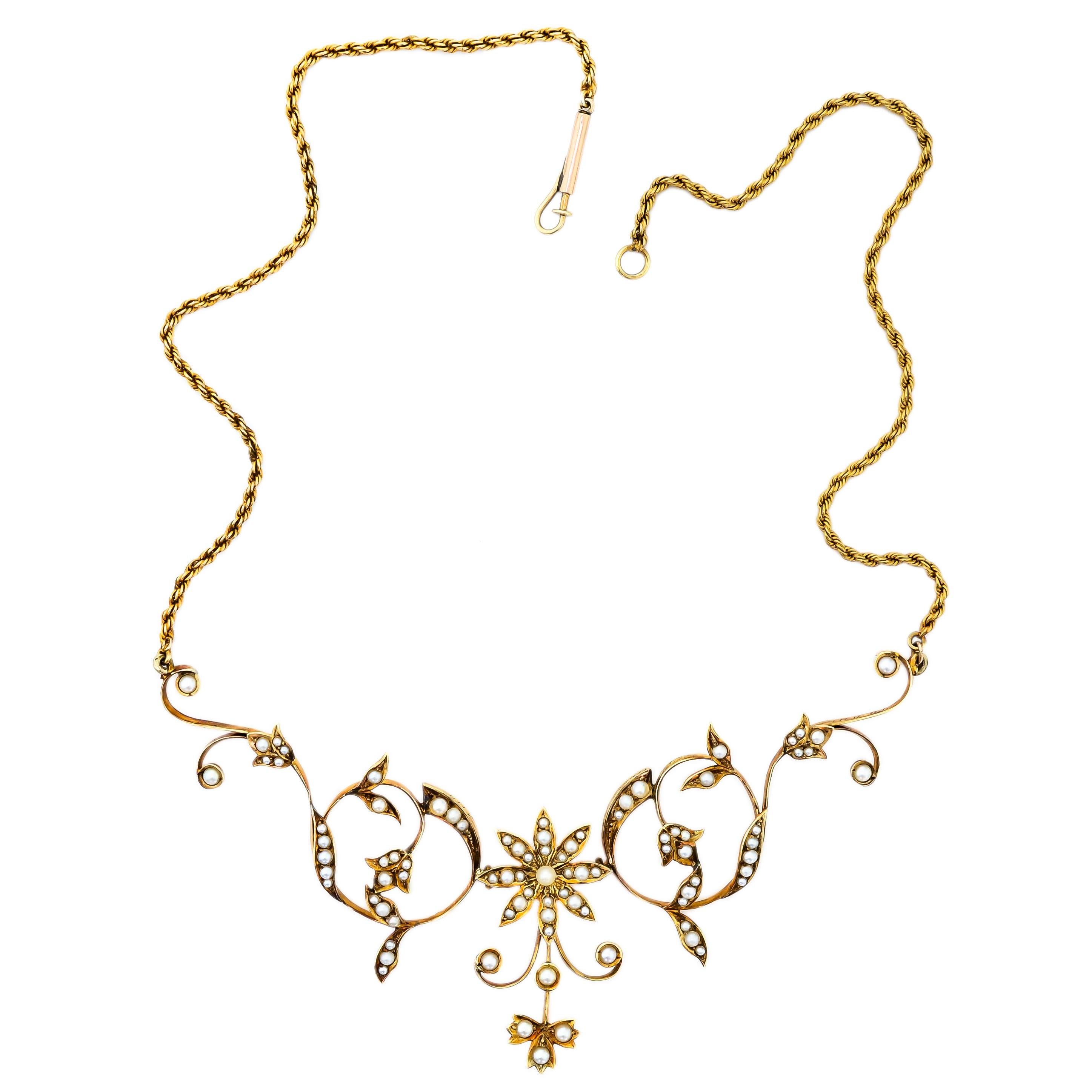 Women's Splendid Antique Edwardian 14 Karat Yellow Gold Pearl Floral Necklace For Sale